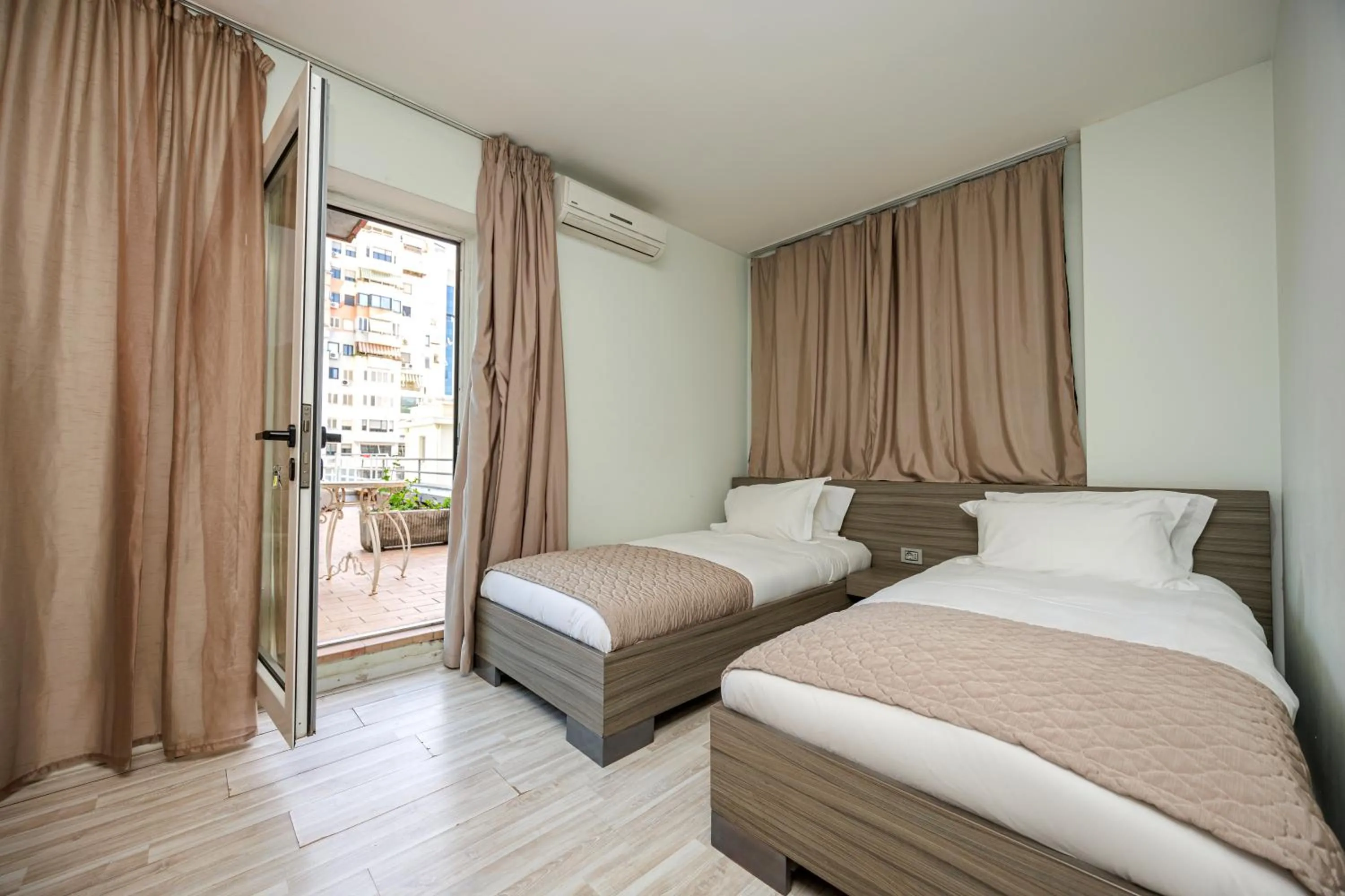 Bed in Sky Hotel Tirana