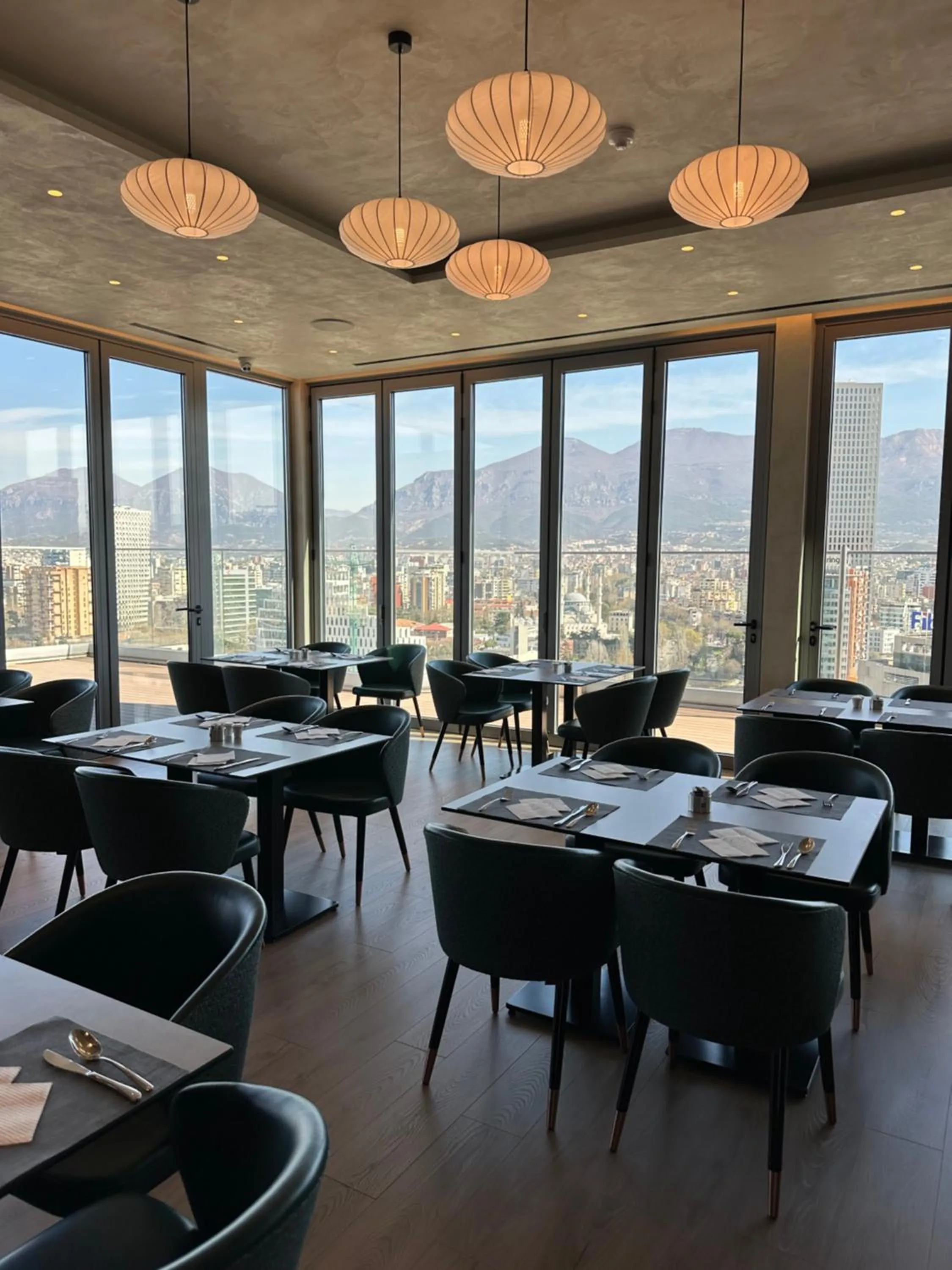 Restaurant/places to eat in Sky Hotel Tirana