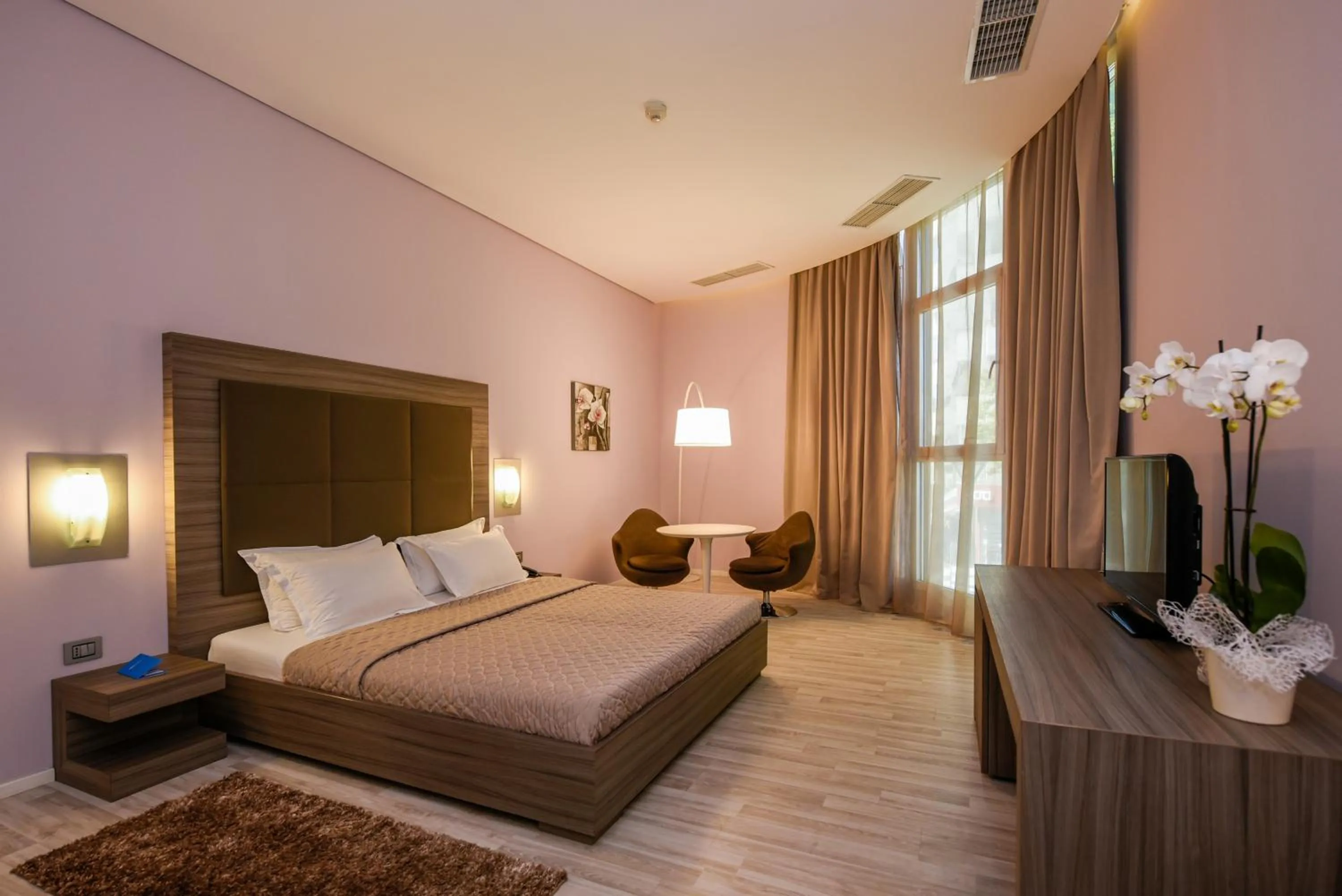 Bed in Sky Hotel Tirana