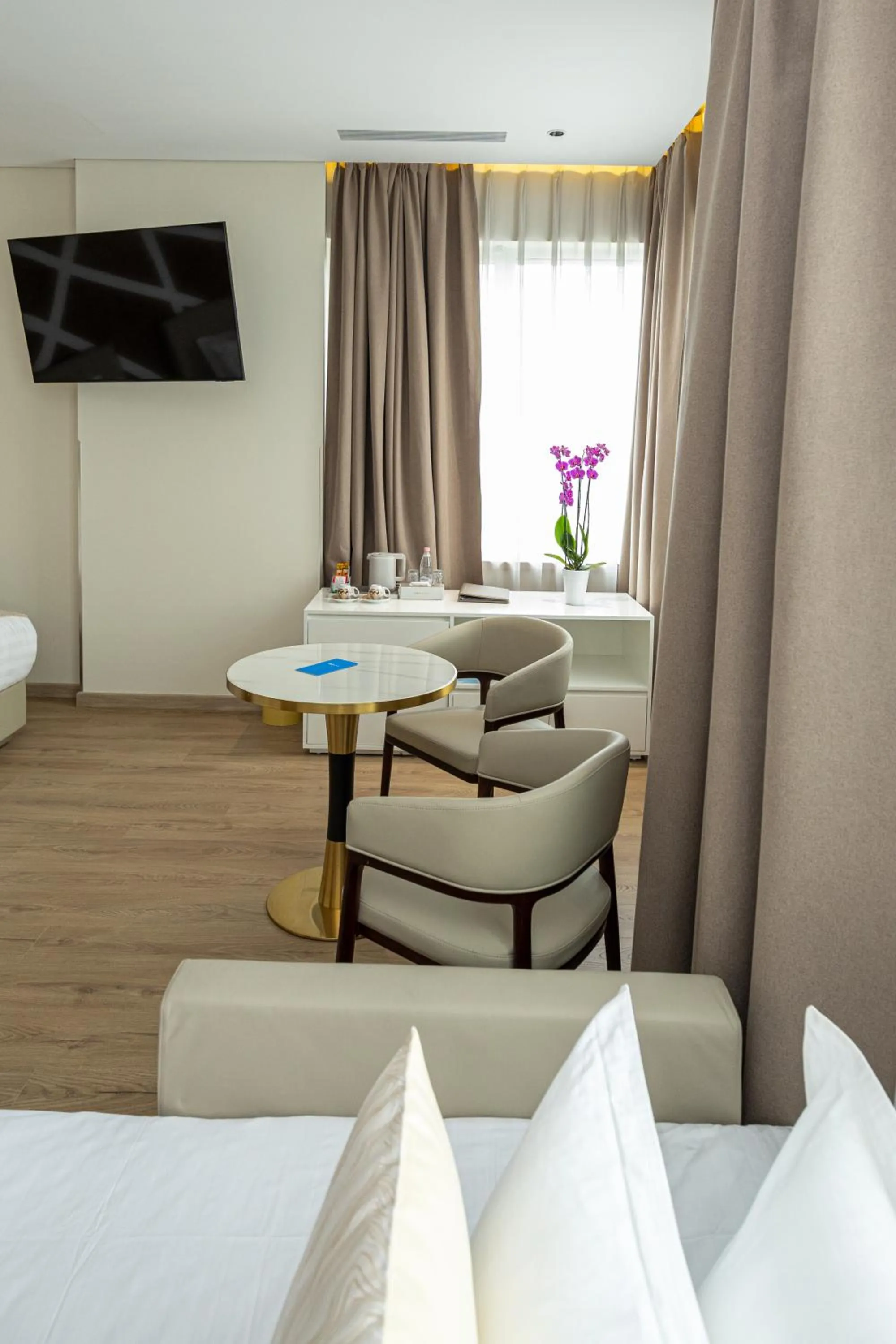 Bed in Sky Hotel Tirana