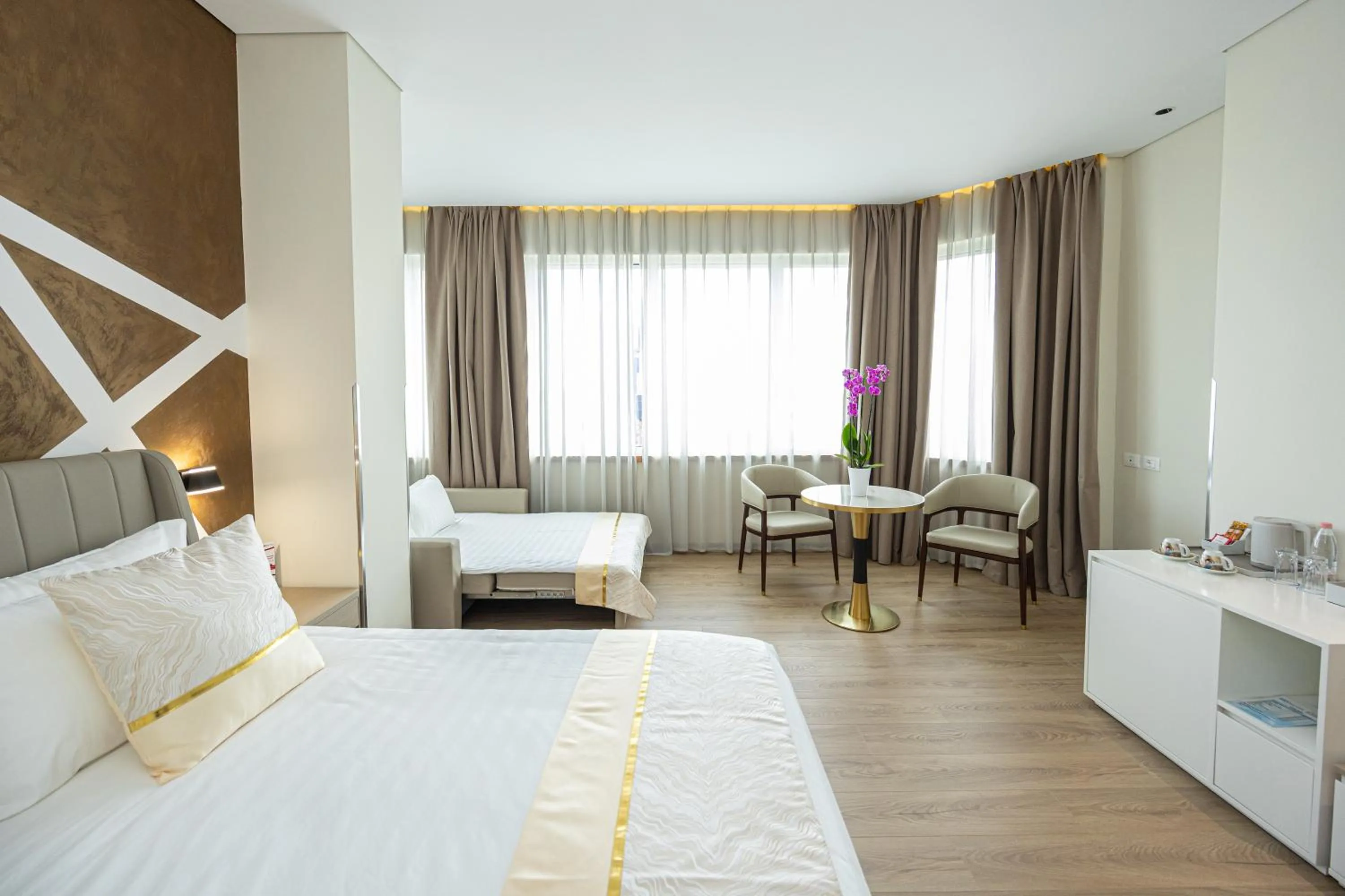 Bed in Sky Hotel Tirana