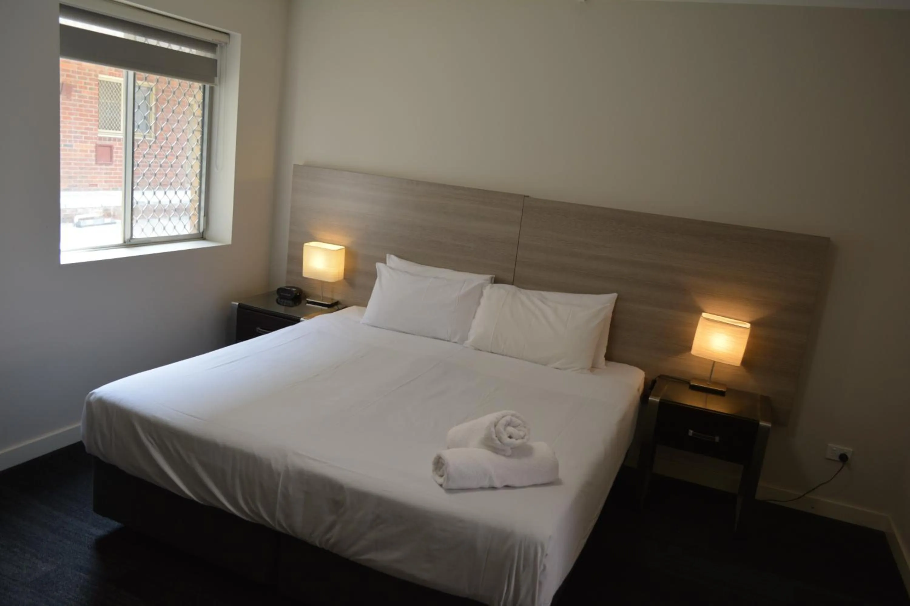 Bedroom, Bed in City Waters