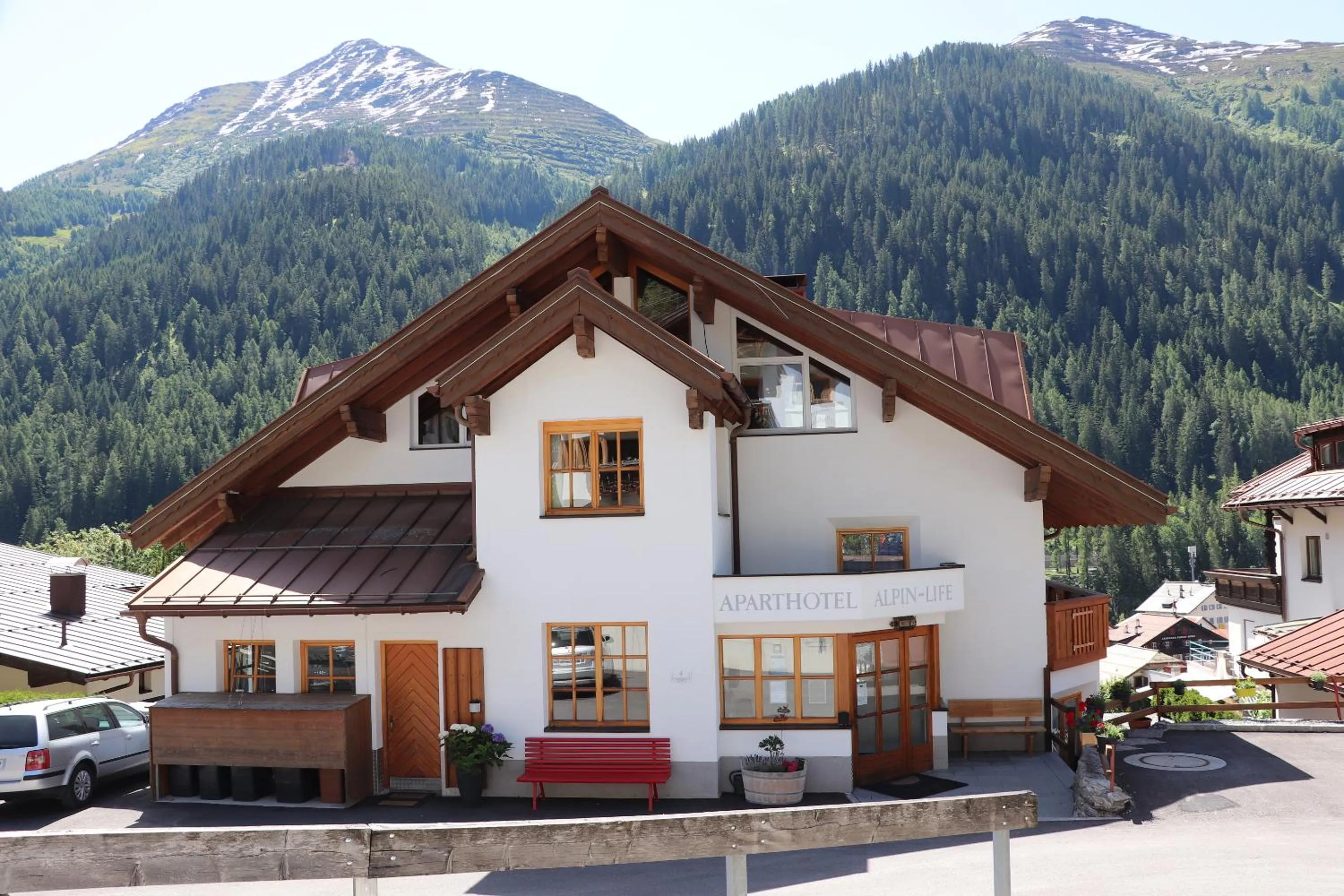 Property building in Aparthotel Alpin Life