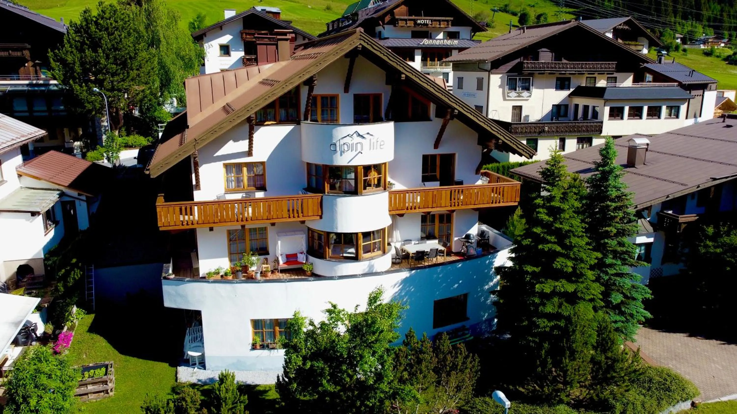 Property building in Aparthotel Alpin Life