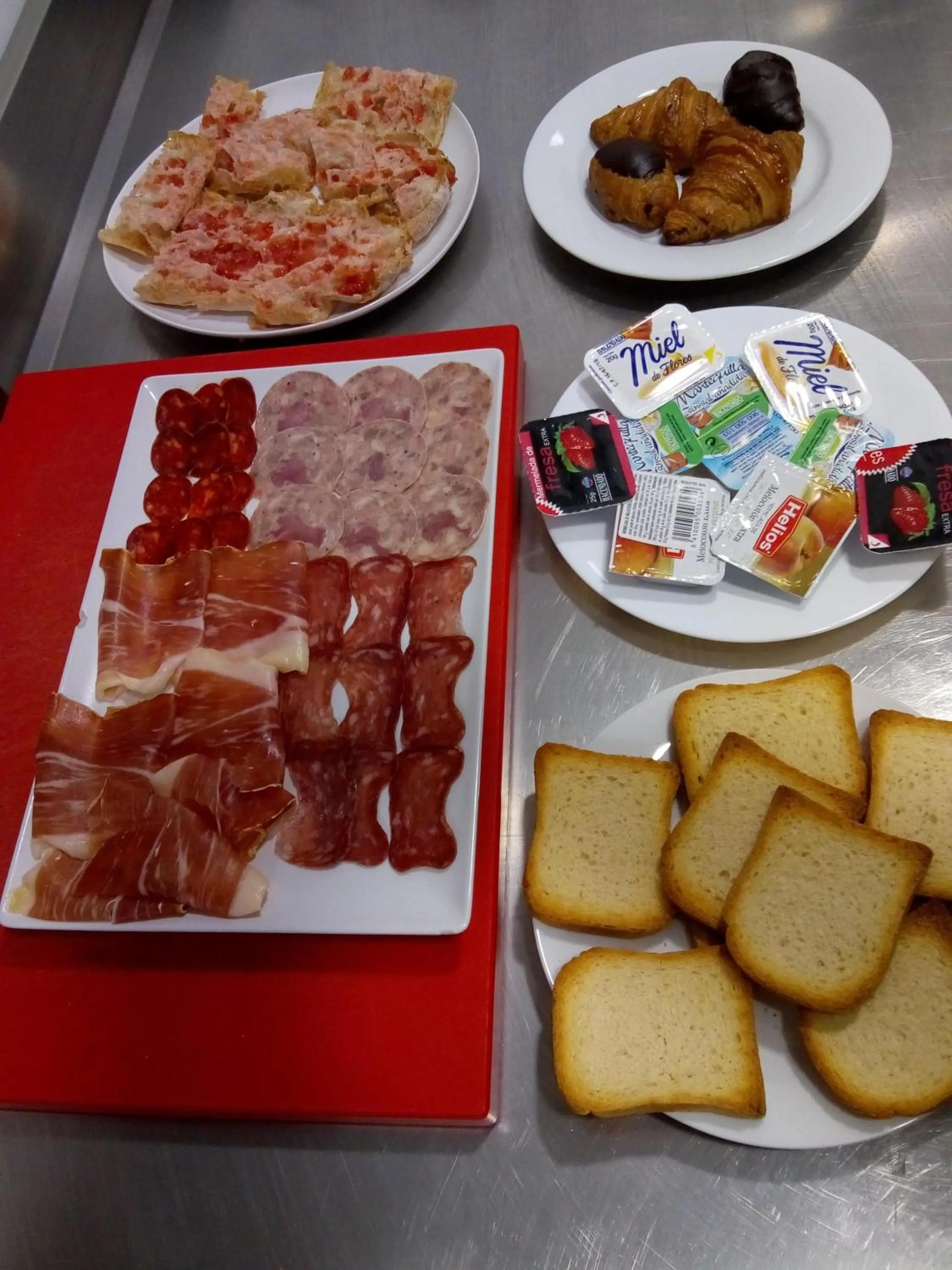 Breakfast in Hostal Universitat