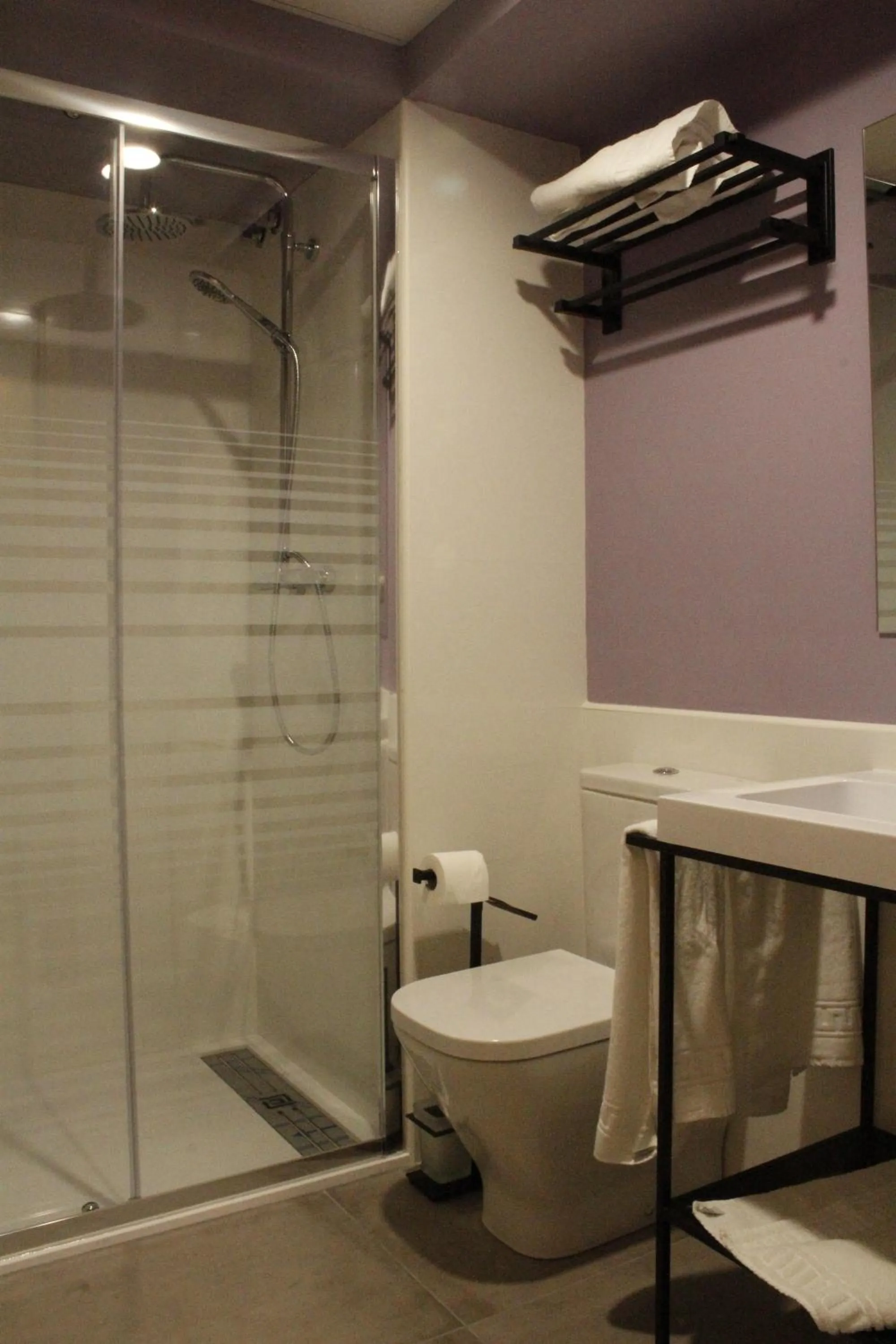 Shower in Hostal Universitat