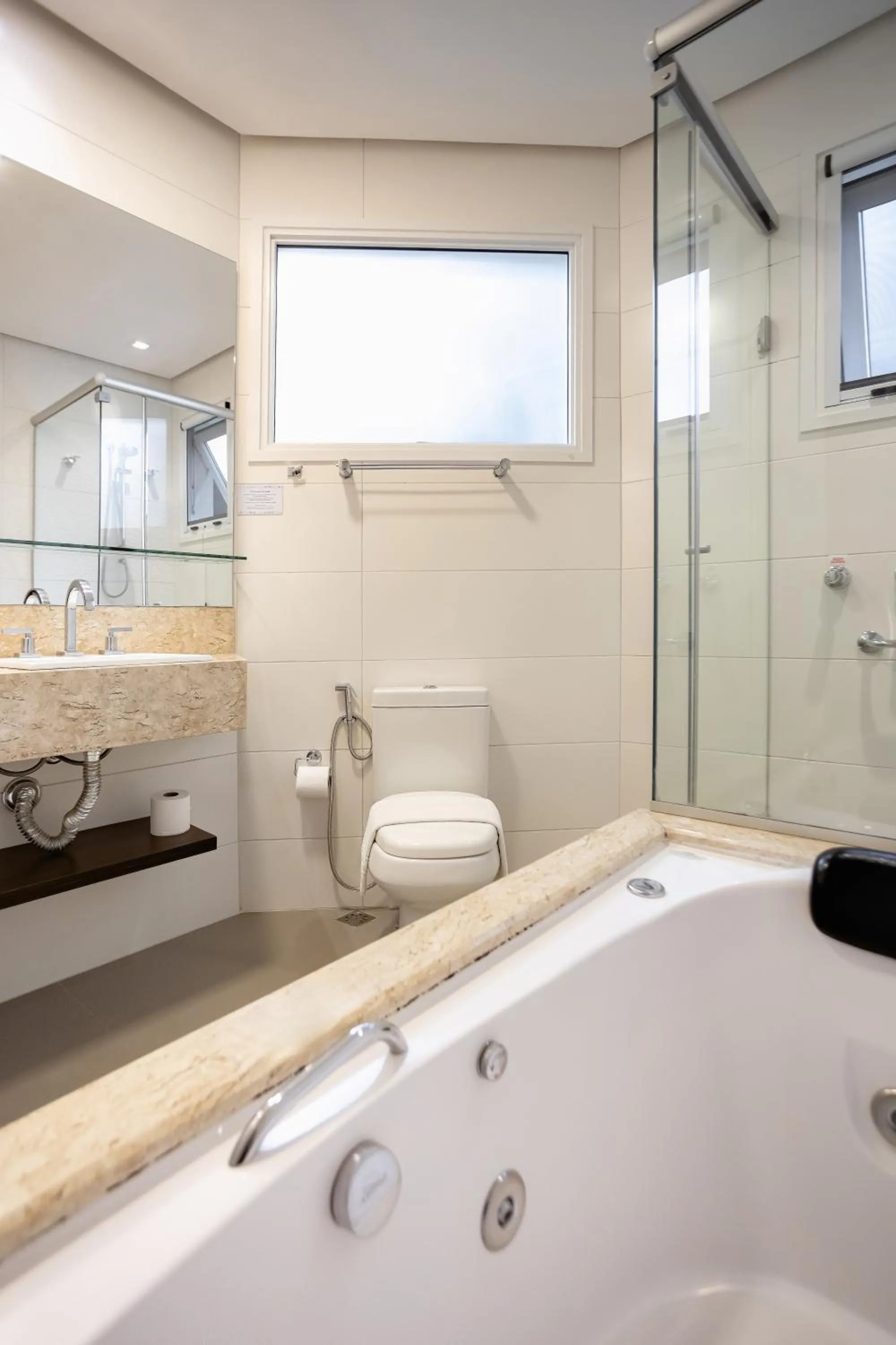 Shower in Hotel Jardins da Colina