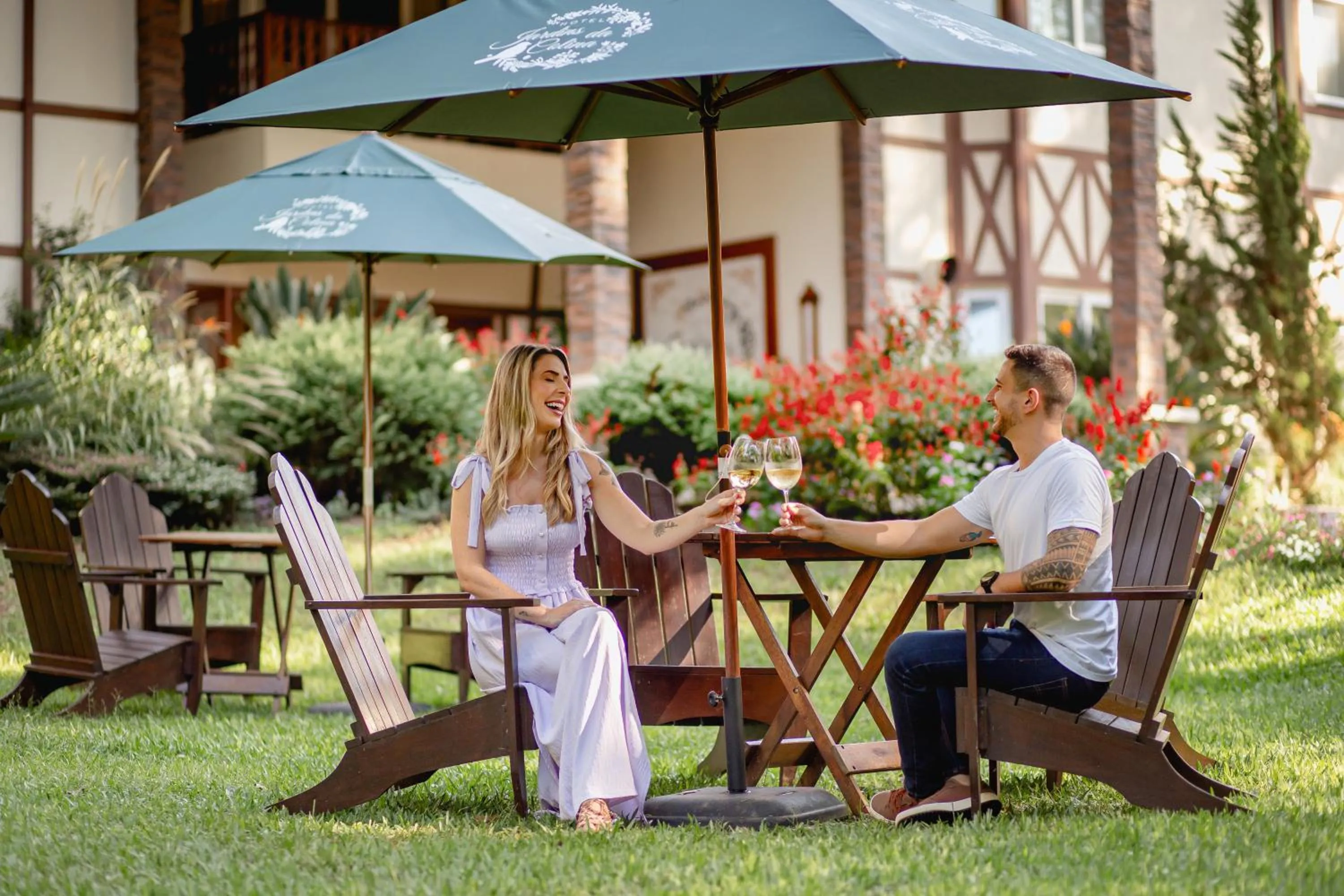 People in Hotel Jardins da Colina