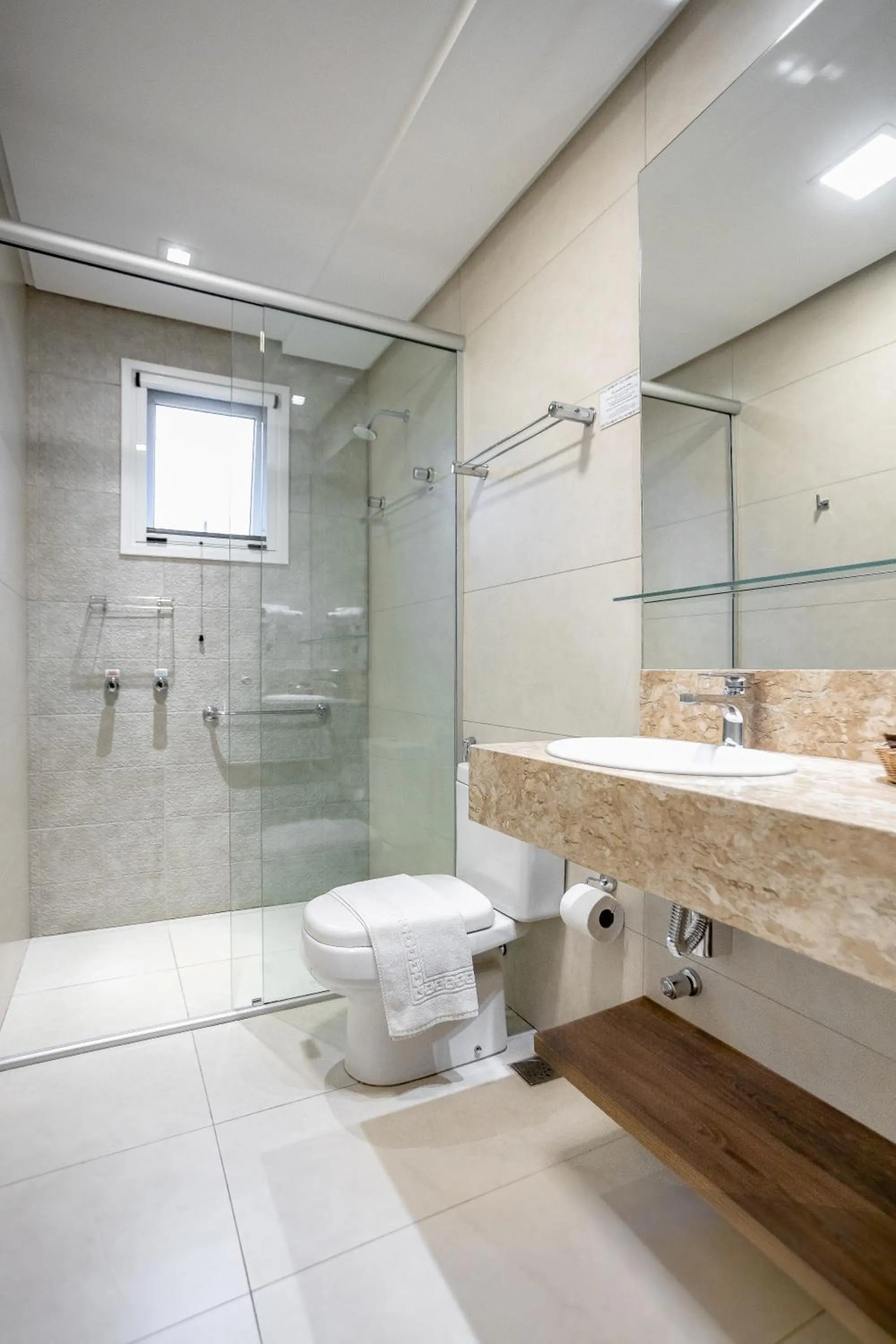 Shower in Hotel Jardins da Colina
