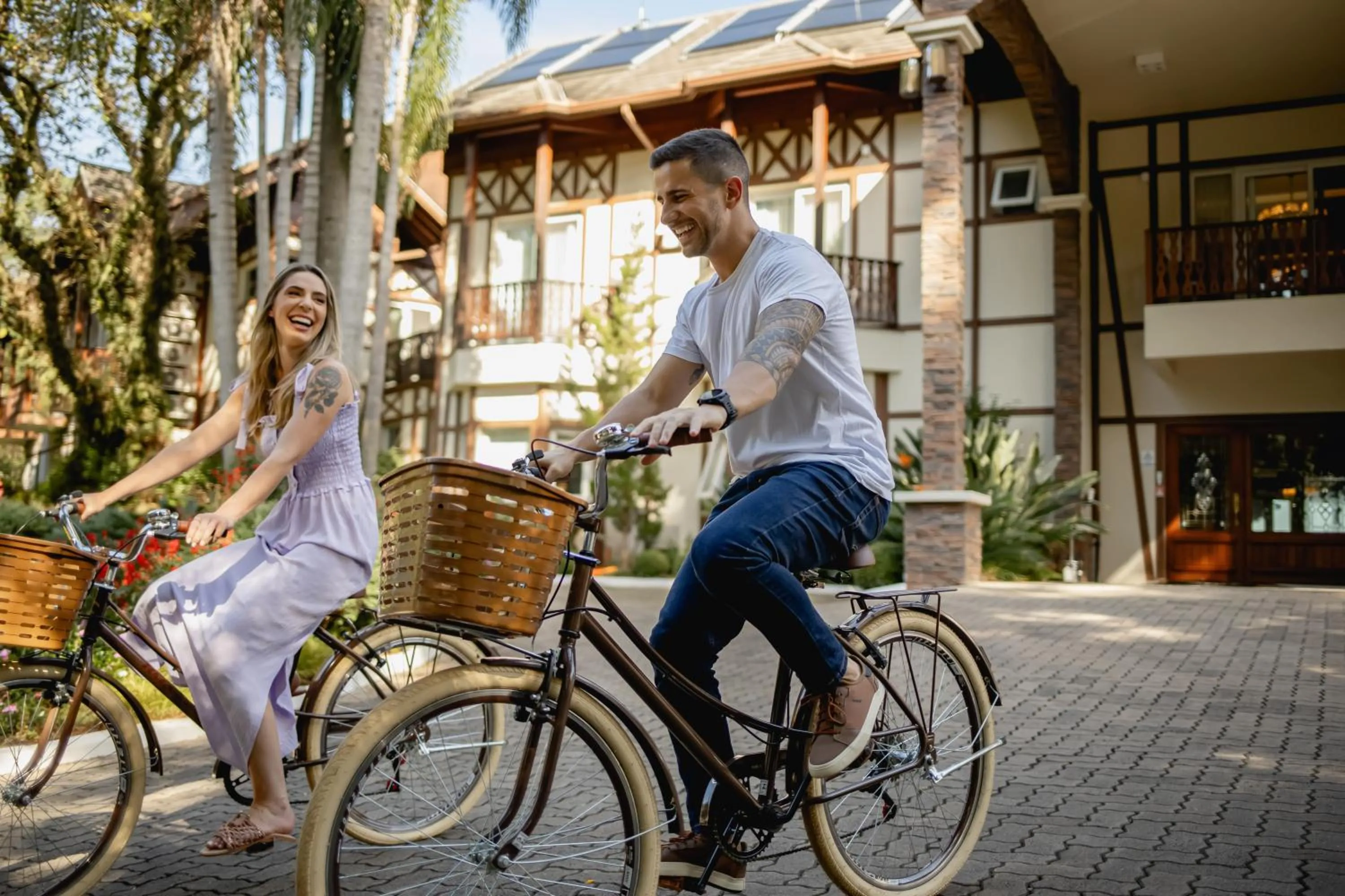 People in Hotel Jardins da Colina