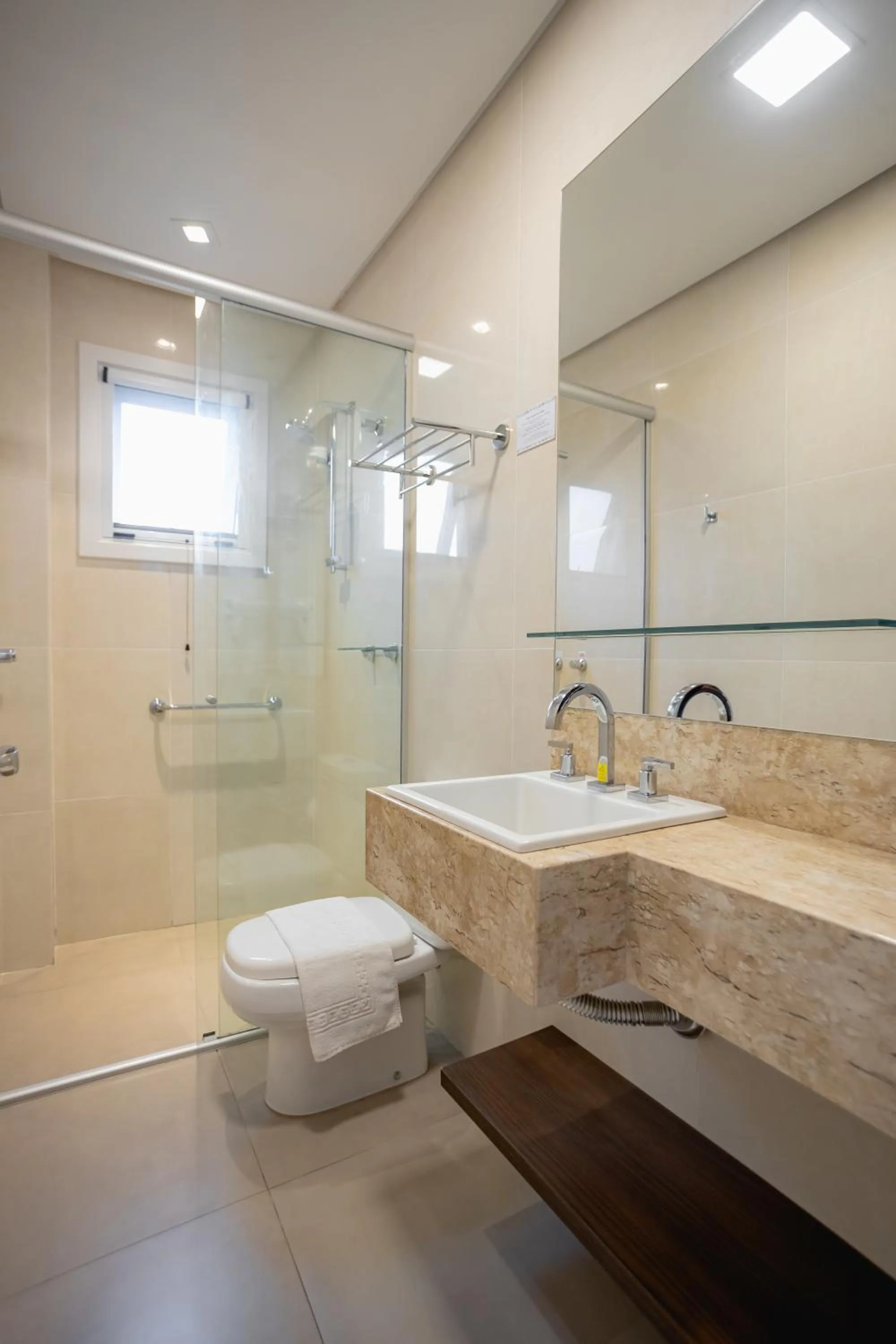 Shower in Hotel Jardins da Colina