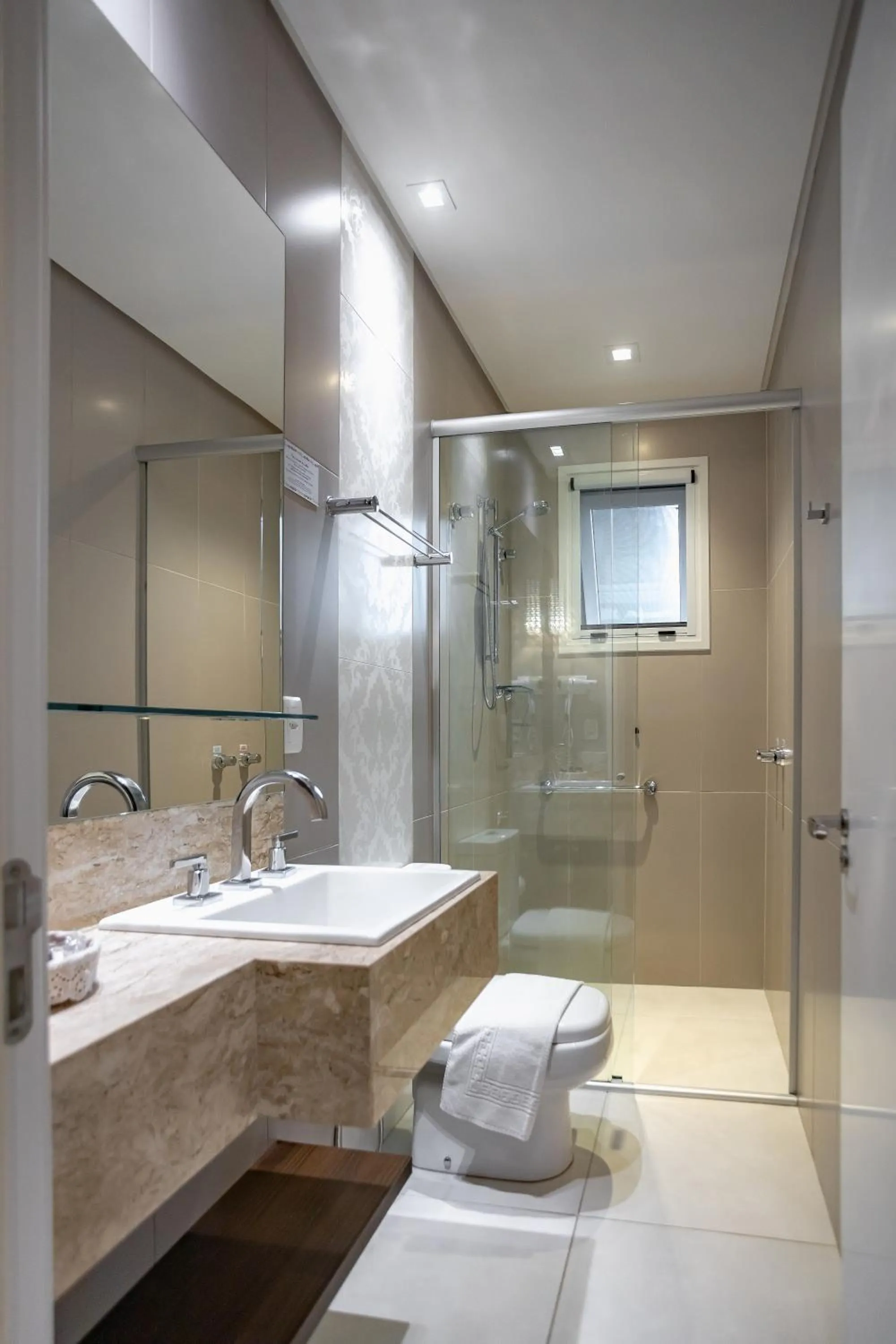Shower in Hotel Jardins da Colina