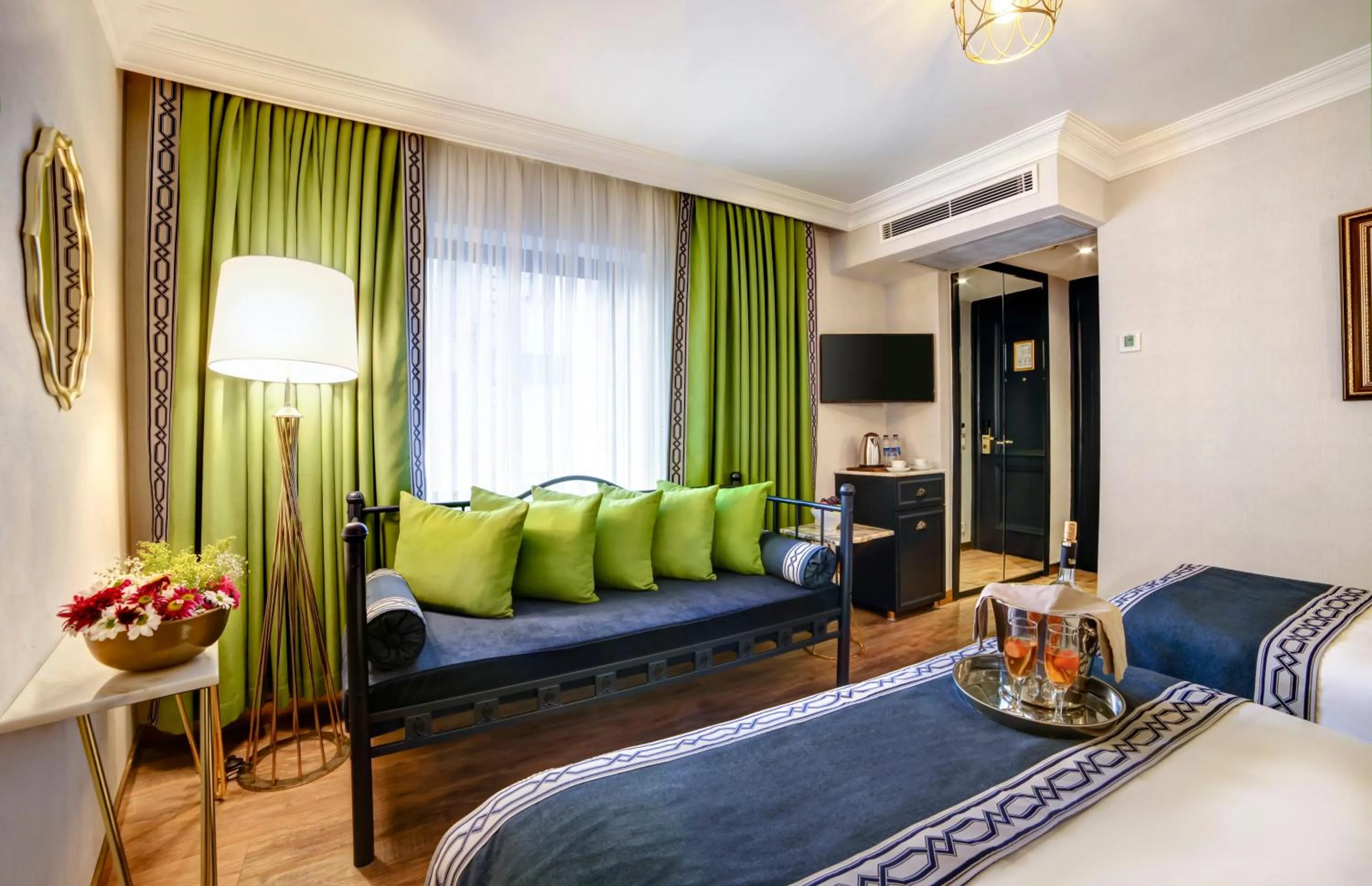 Seating area, Bed in Hotel Ephesus Istanbul