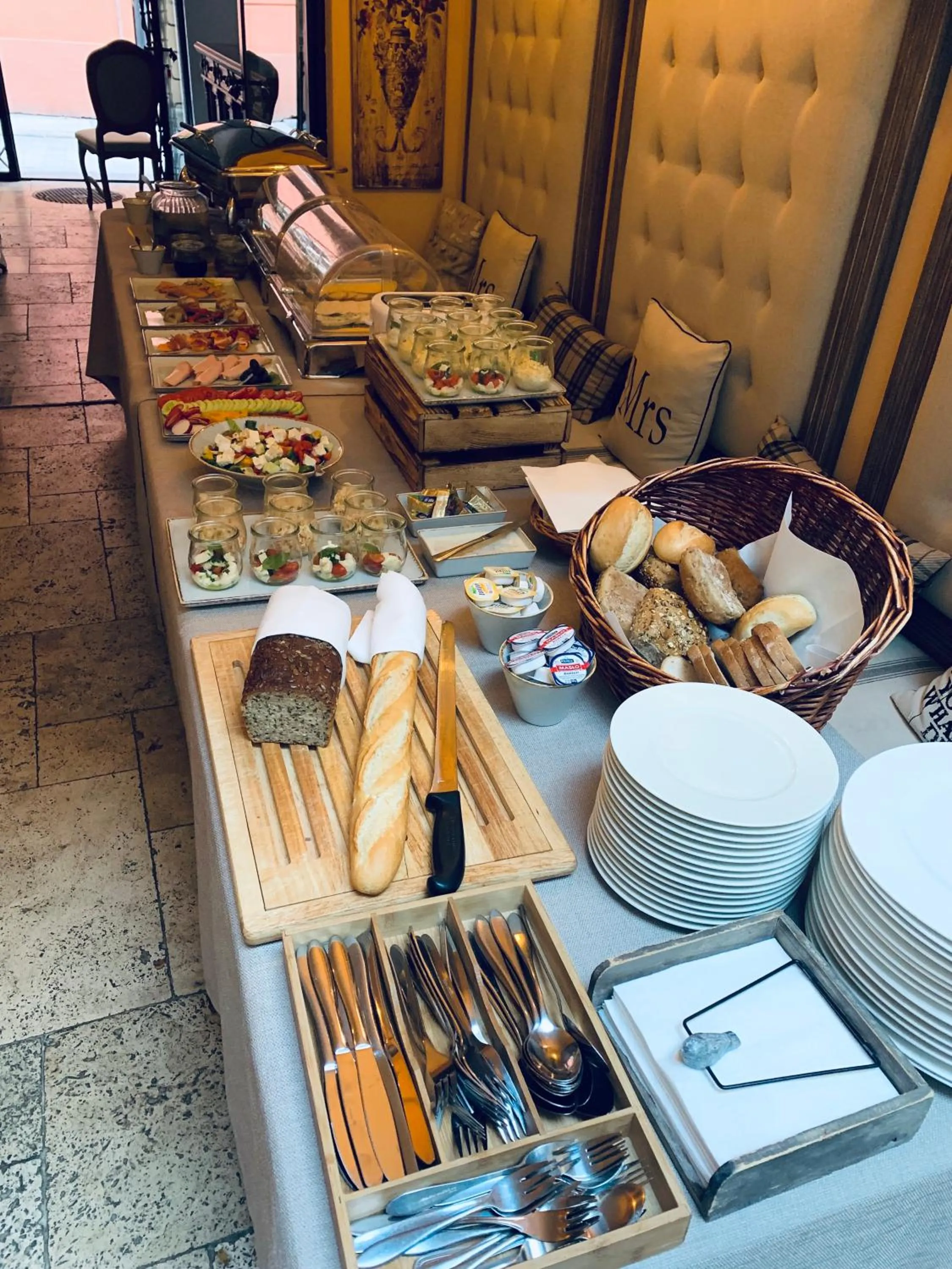 Buffet breakfast in Hotel Kolegiacki