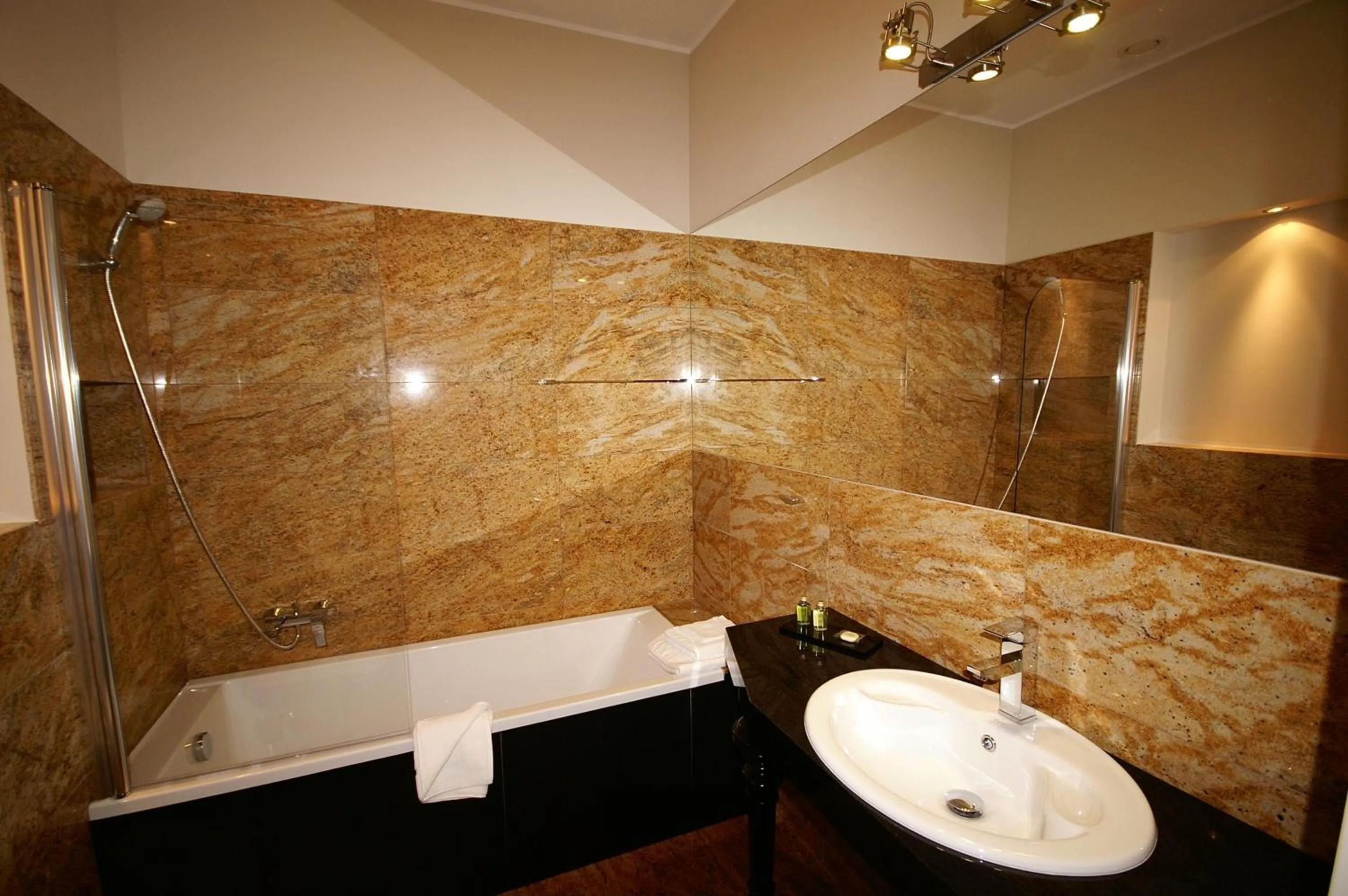 Bathroom in Hotel Kolegiacki