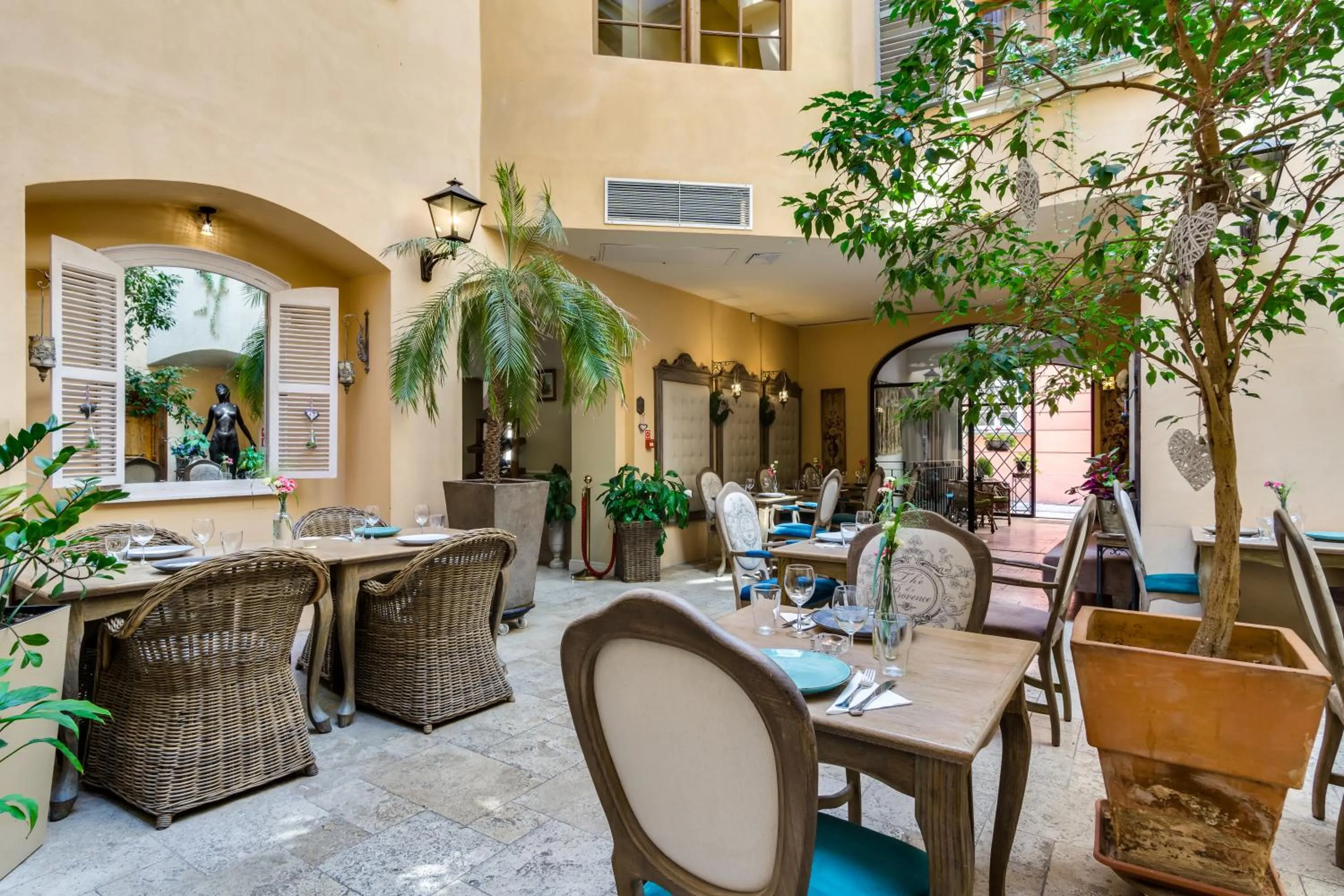 Patio in Hotel Kolegiacki