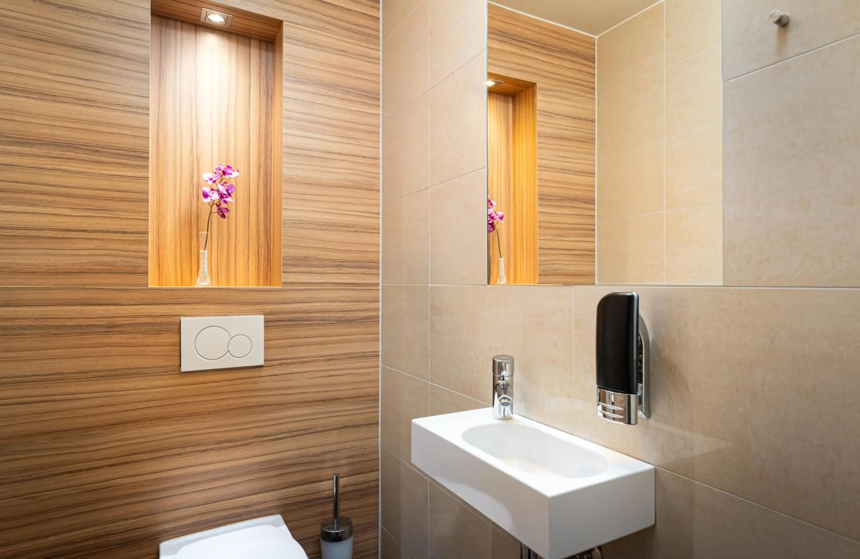 Toilet in Leonardo Boutique Hotel Salzburg Gablerbräu