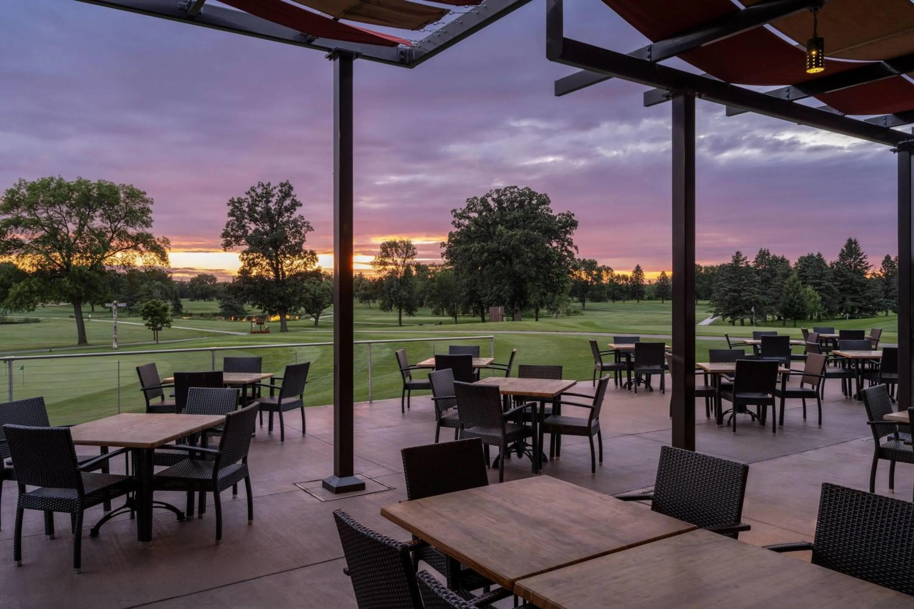 Restaurant/places to eat in Little Crow Resort & Conference, Trademark by Wyndham