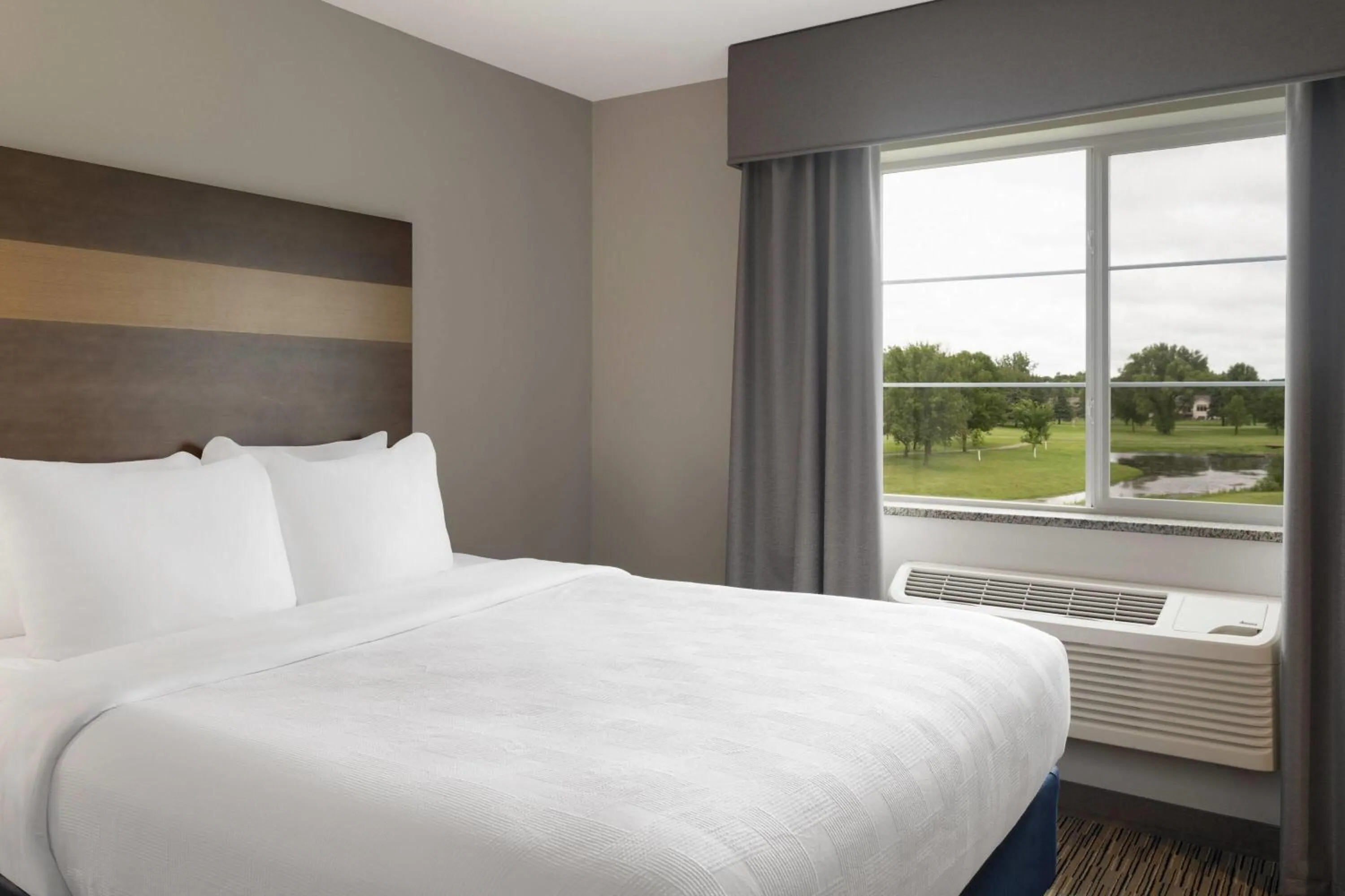 Photo of the whole room, Bed in Little Crow Resort & Conference, Trademark by Wyndham