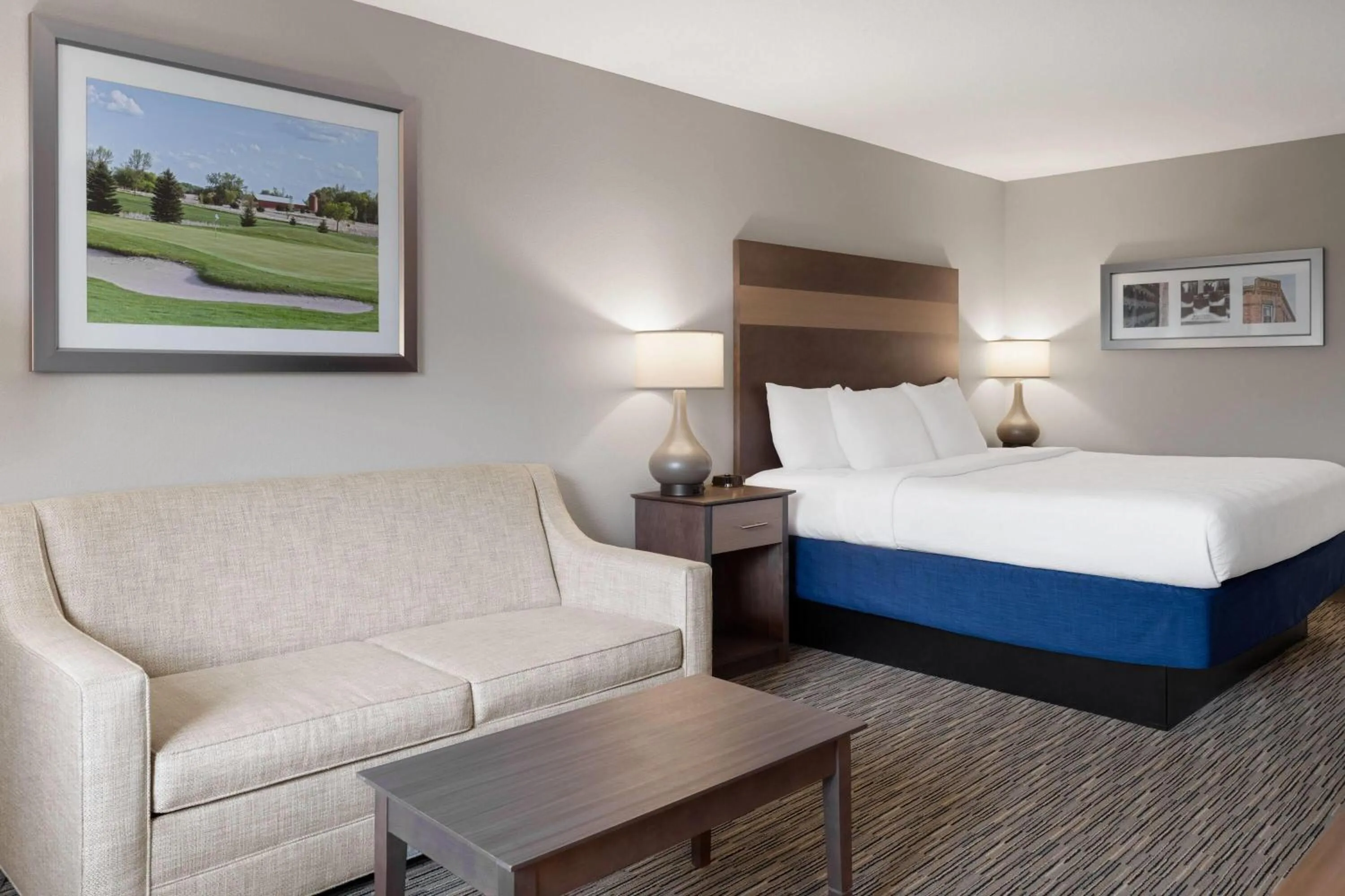 Photo of the whole room, Bed in Little Crow Resort & Conference, Trademark by Wyndham