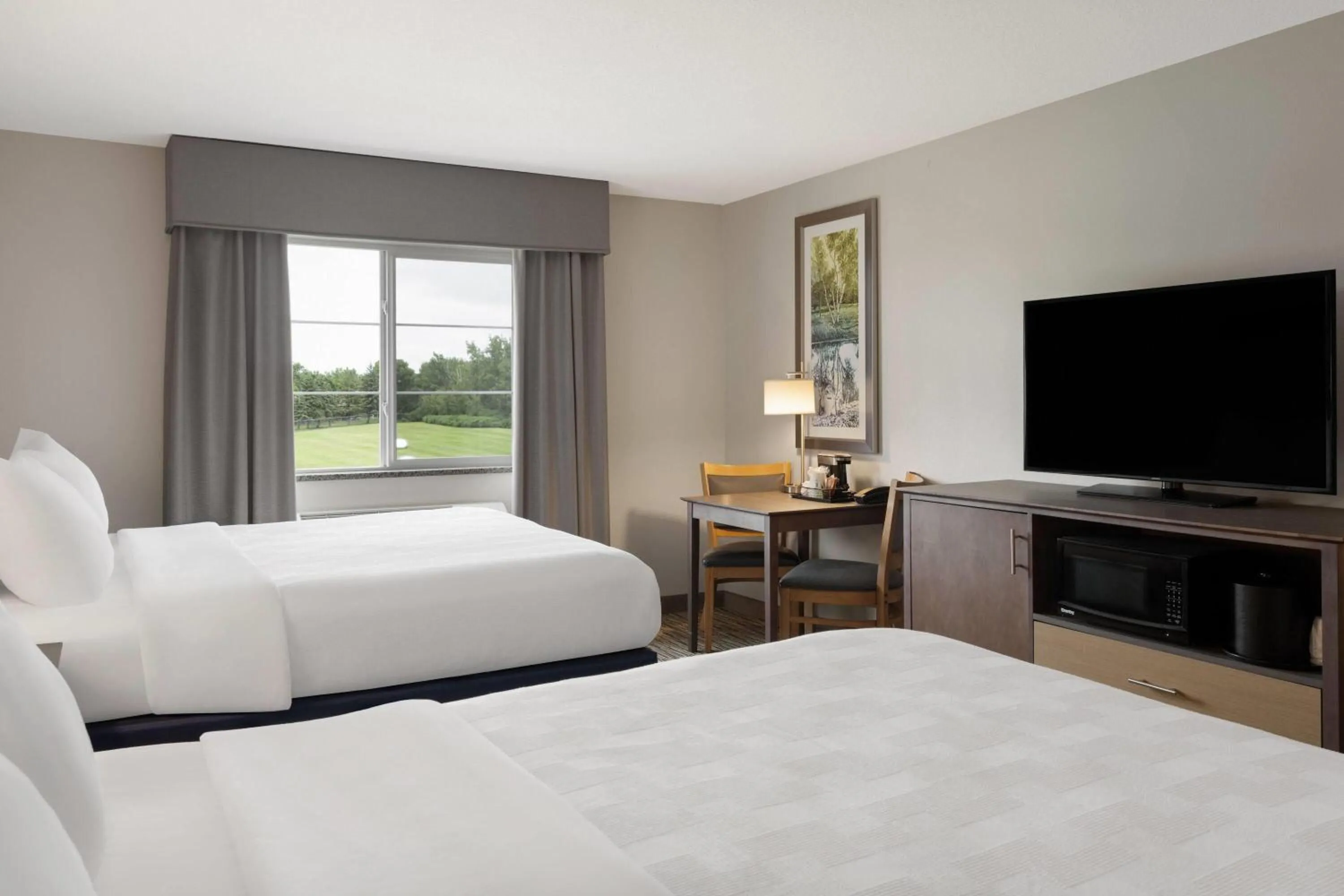 Photo of the whole room, Bed in Little Crow Resort & Conference, Trademark by Wyndham