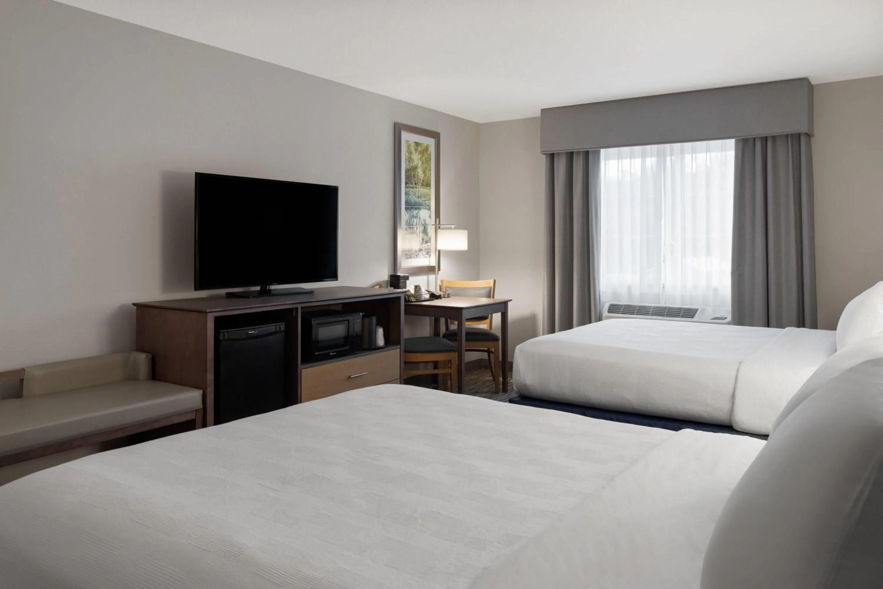 Photo of the whole room, Bed in Little Crow Resort & Conference, Trademark by Wyndham