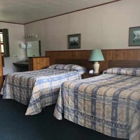 Bed in Catskill Motor Court
