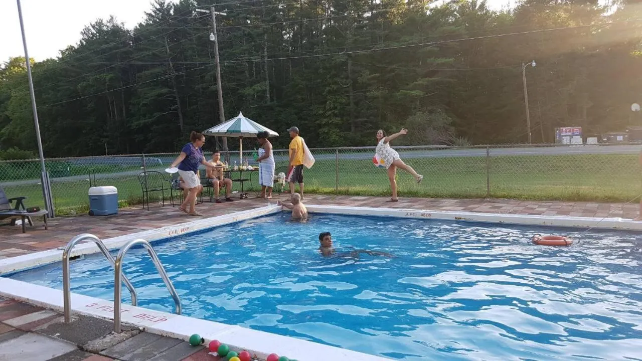 Swimming pool in Catskill Motor Court