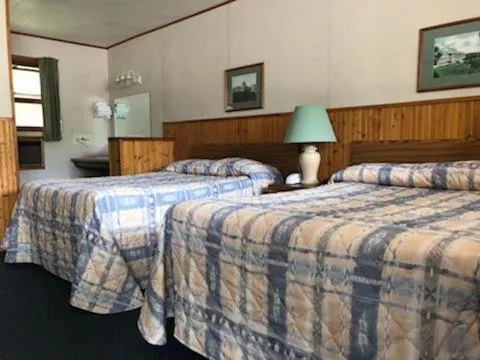 Bed in Catskill Motor Court