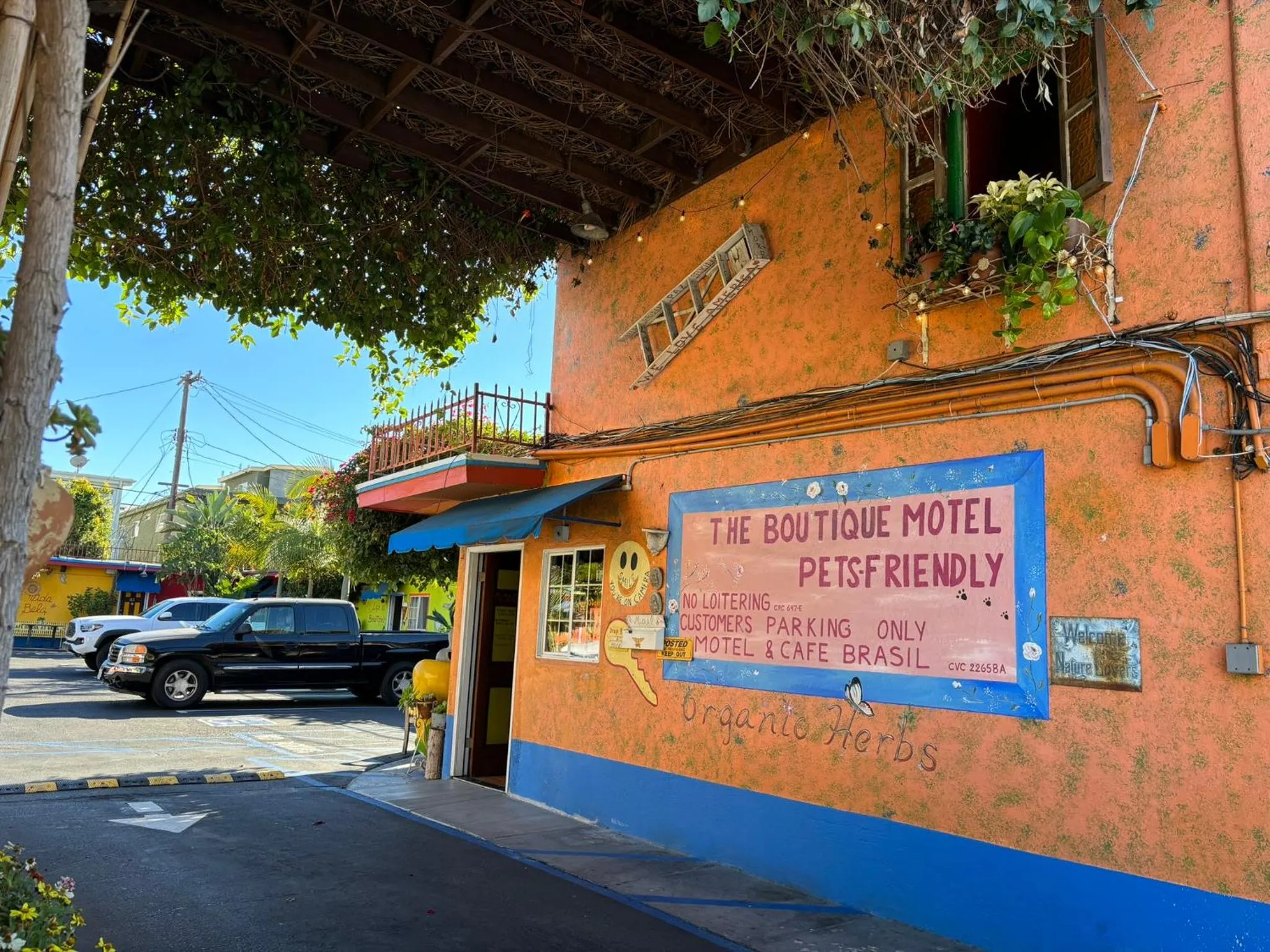 Property building in Villa Brasil Motel