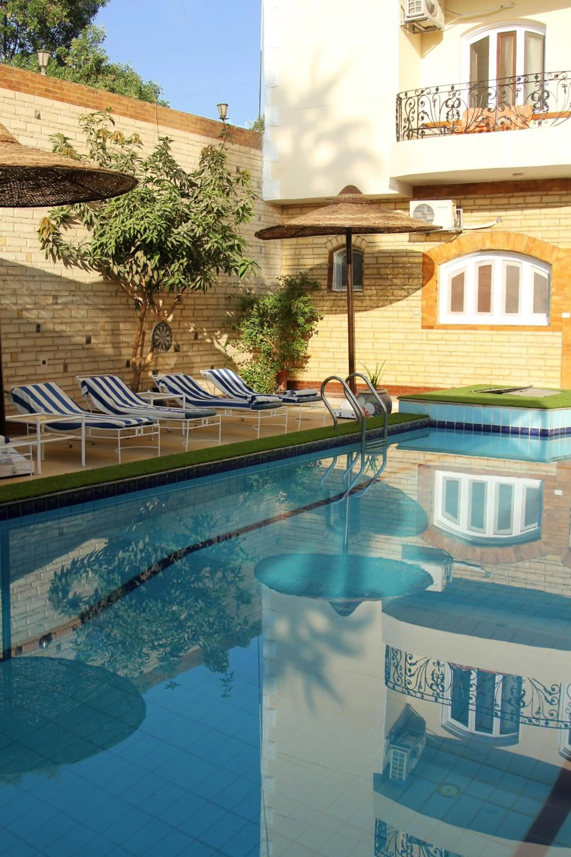 Swimming pool in Nile Valley Hotel