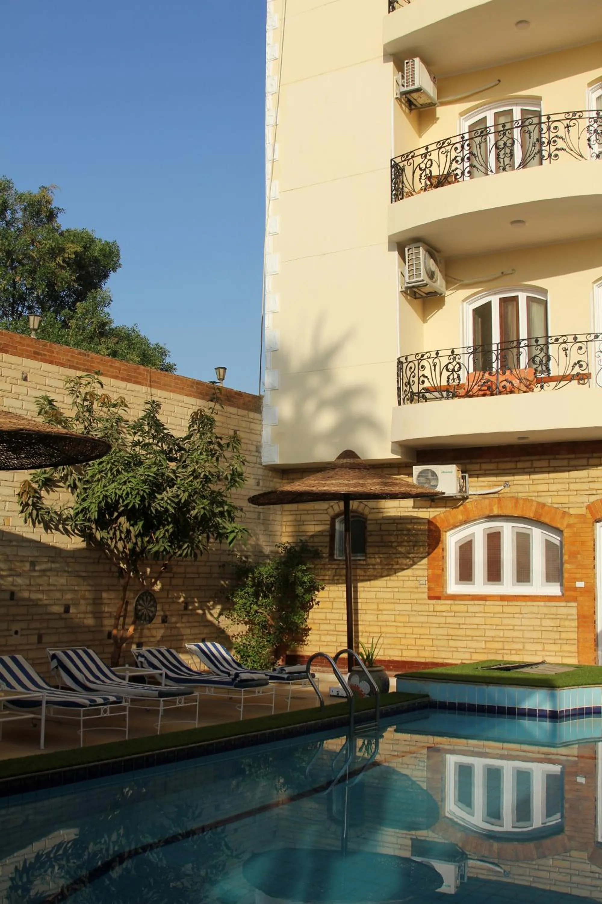 Swimming pool in Nile Valley Hotel