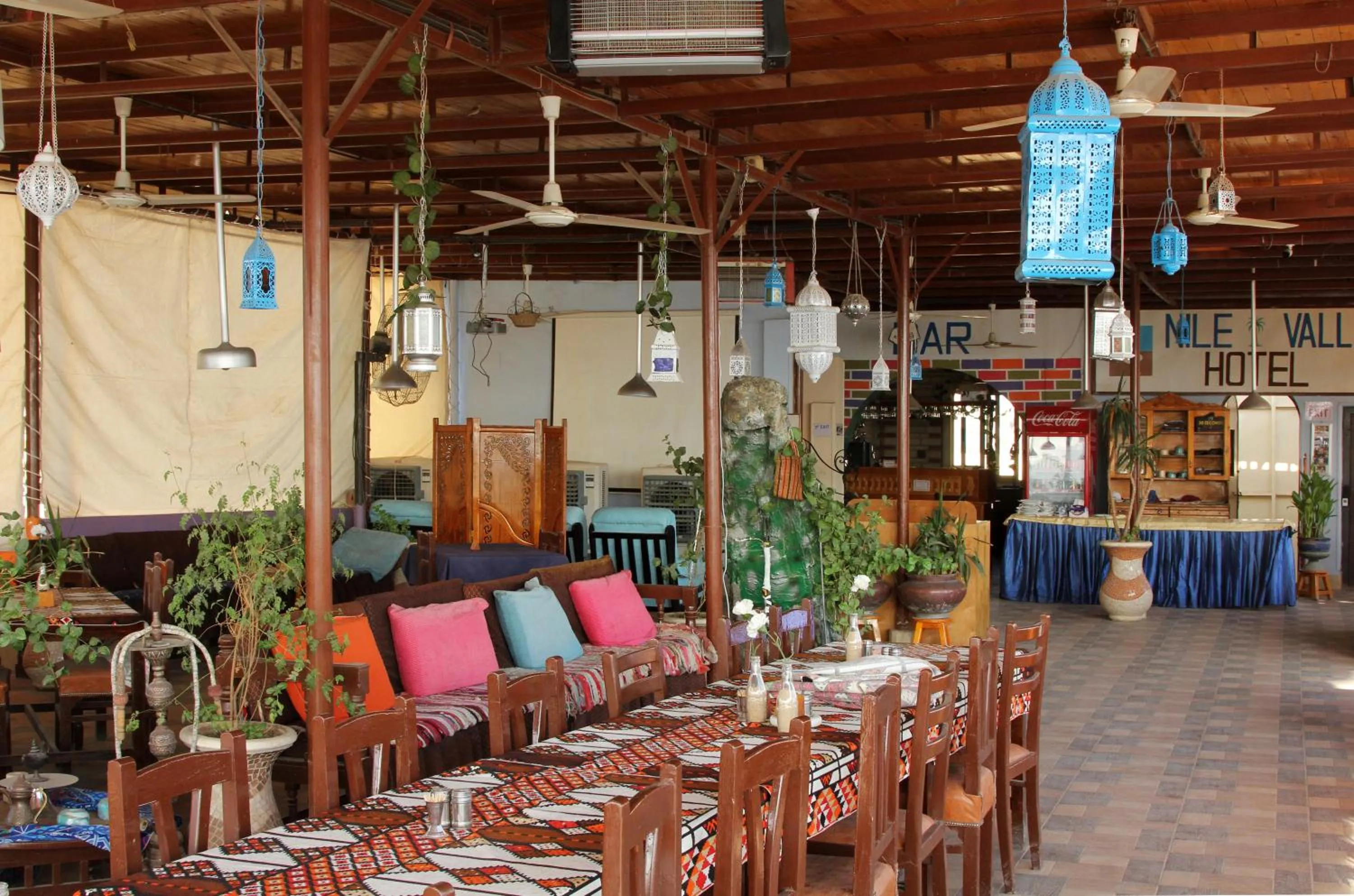 Restaurant/places to eat in Nile Valley Hotel