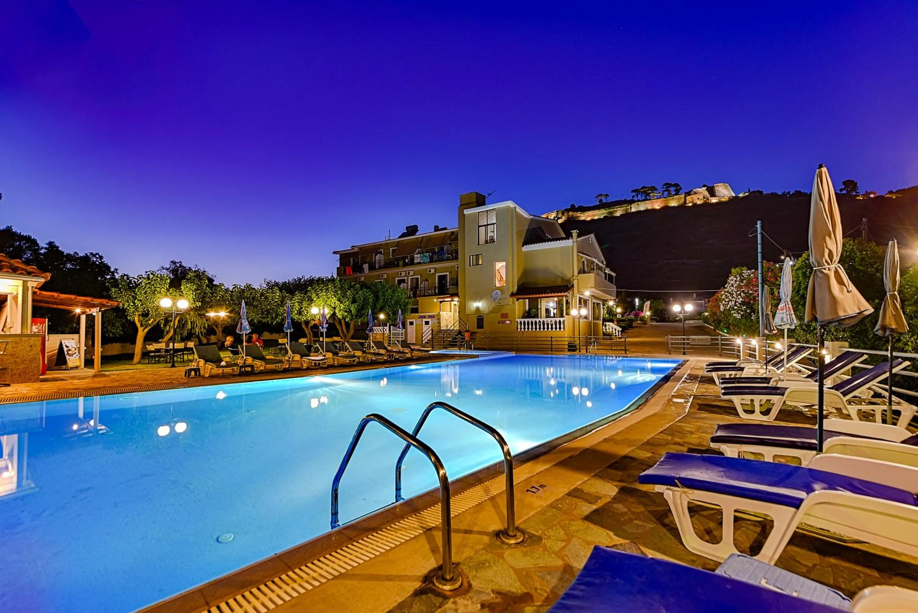 Ionis Hotel