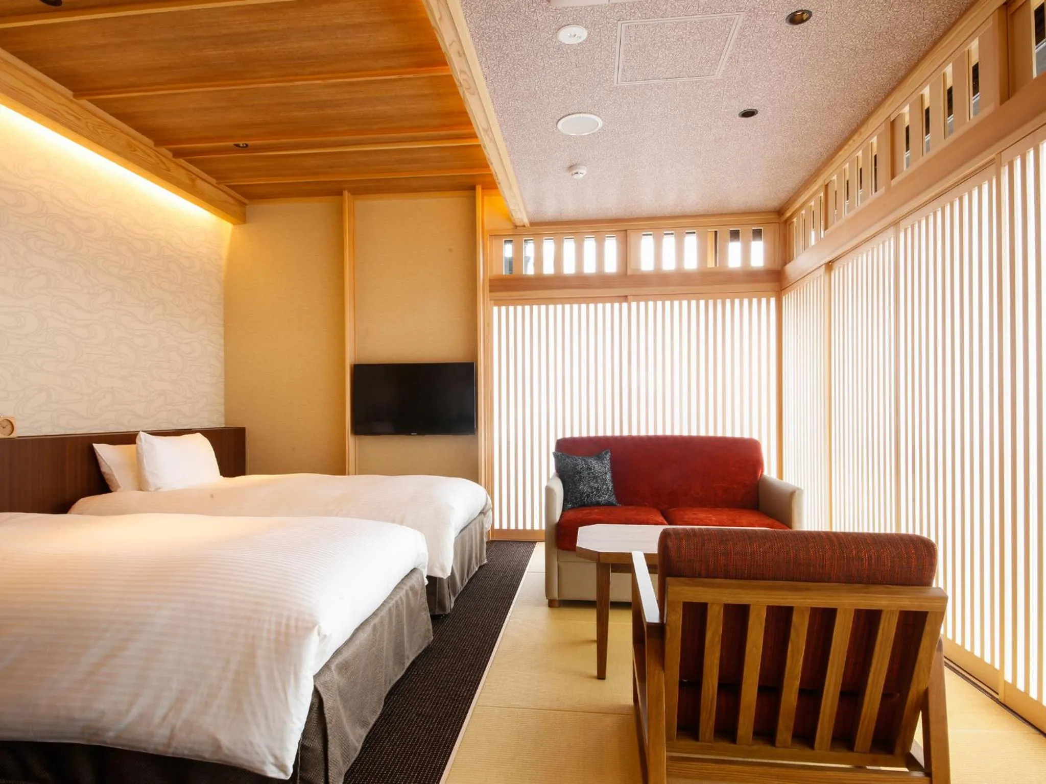 Photo of the whole room, Bed in Minato Koyado Awajishima