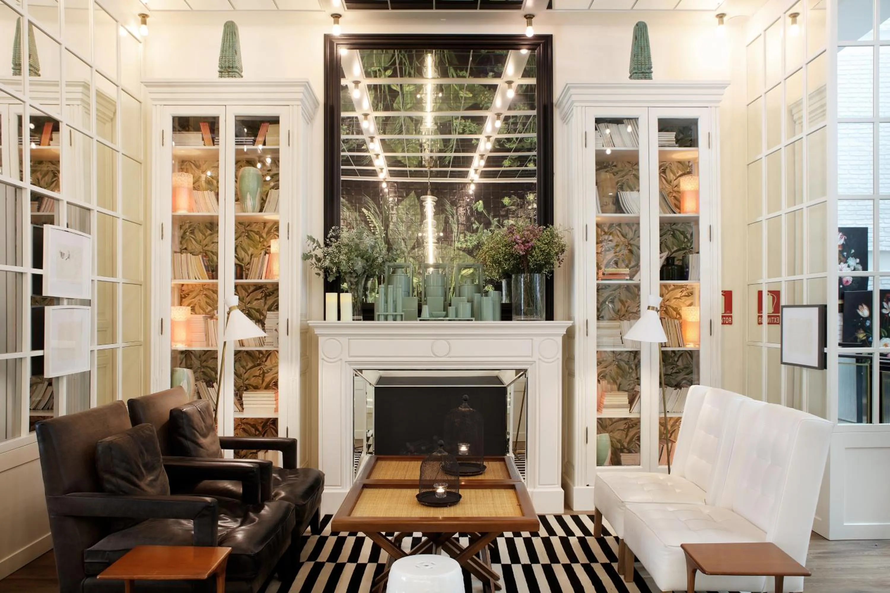 Lobby or reception in Ofelias Hotel 4Sup