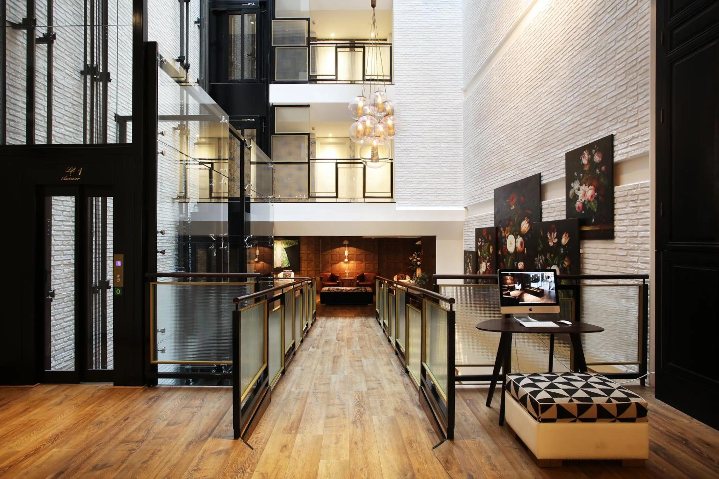 Lobby or reception in Ofelias Hotel 4Sup