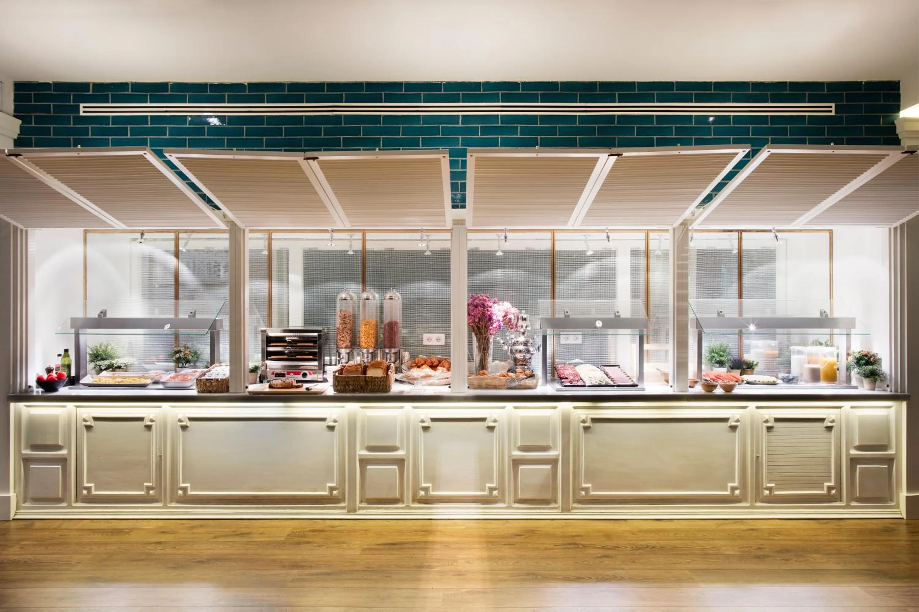 Restaurant/places to eat in Ofelias Hotel 4Sup