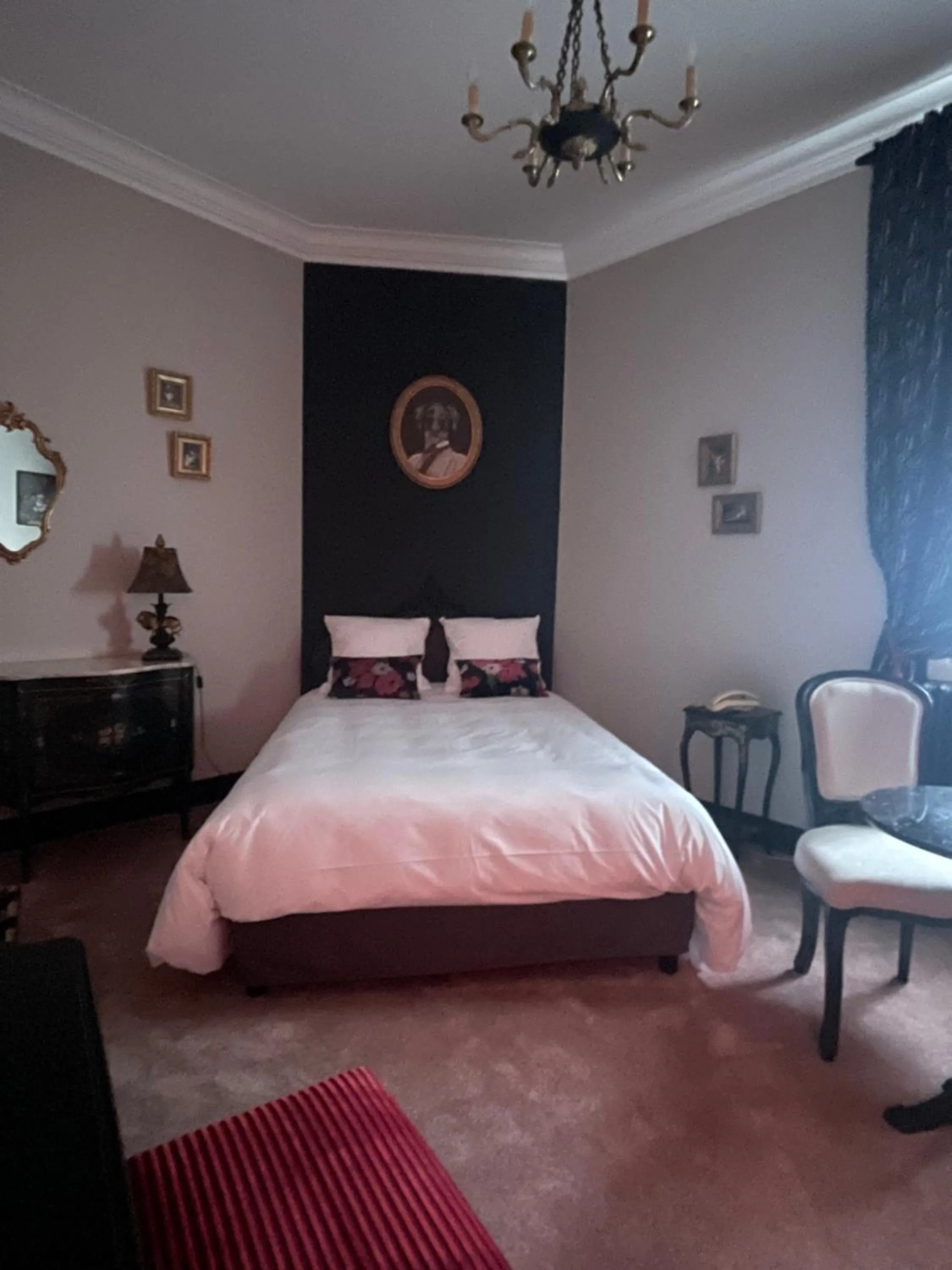 Bed in Hôtel Château des Jacobins