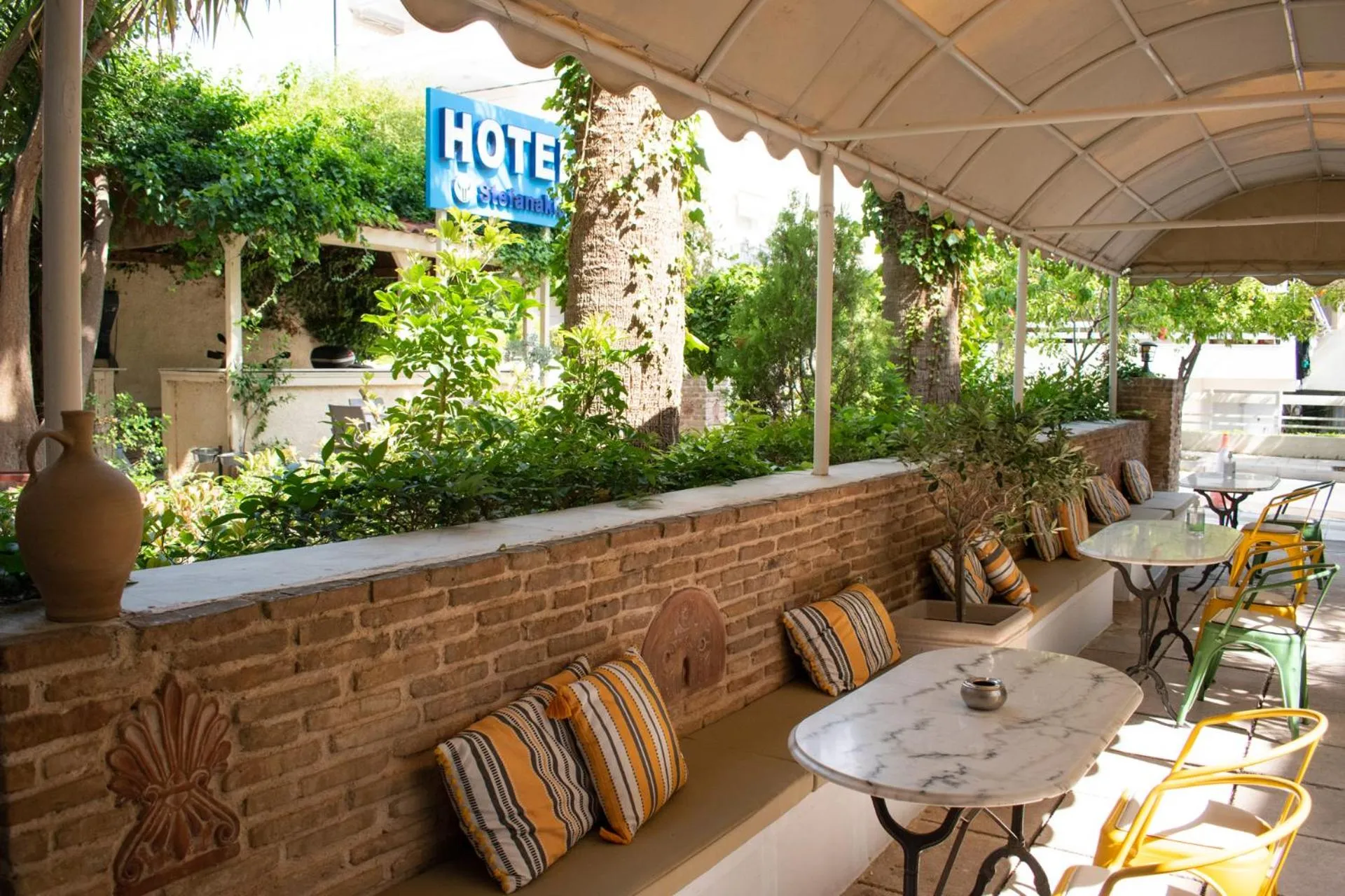 Property building in Stefanakis Hotel & Apartments