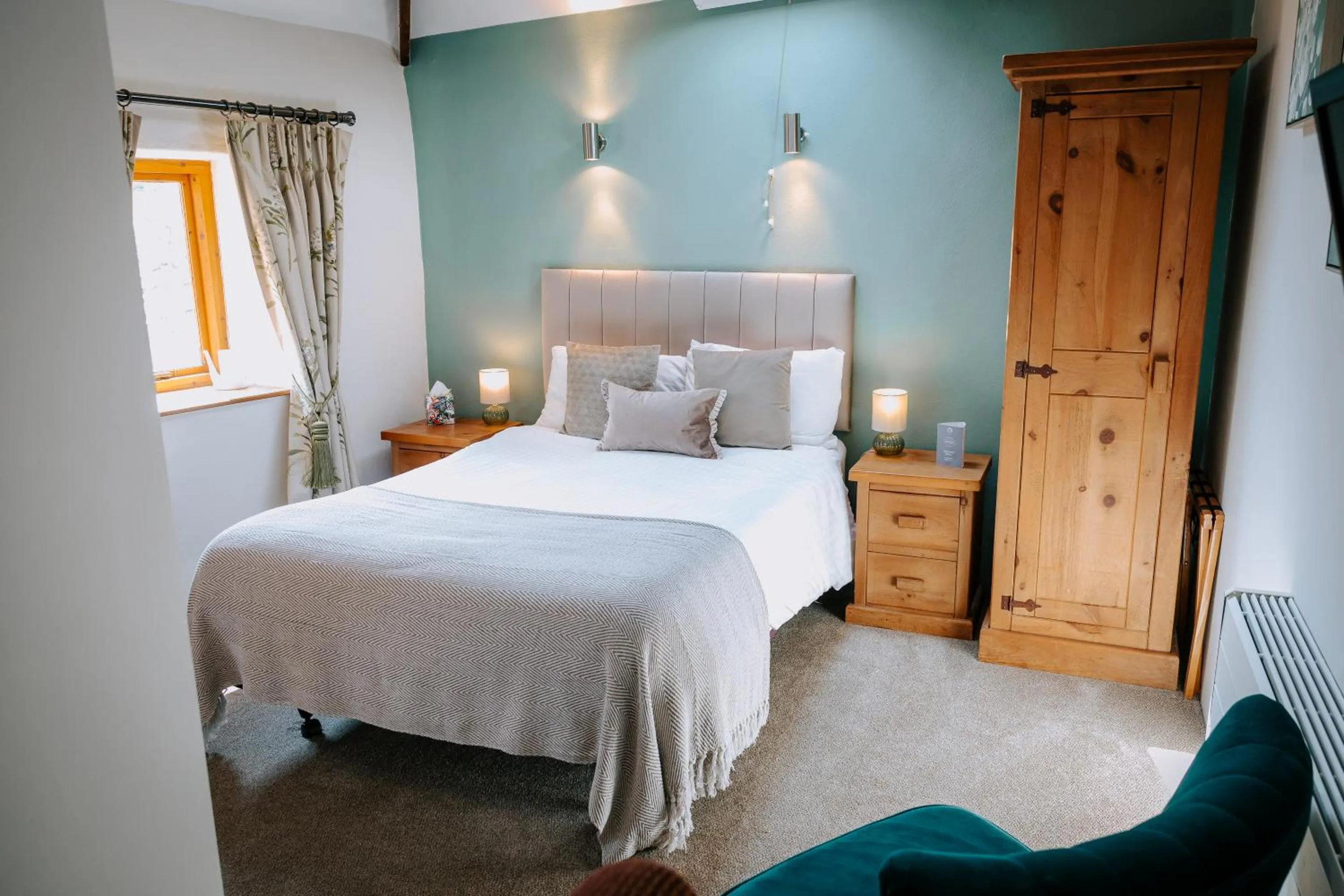 Bedroom, Bed in The Granary at Fawsley