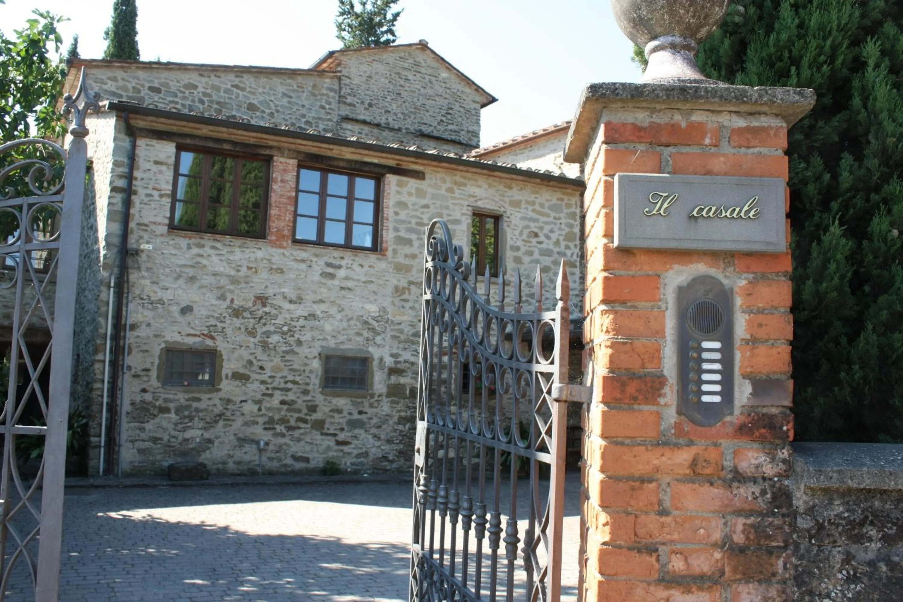Facade/entrance in Villa La Nussa