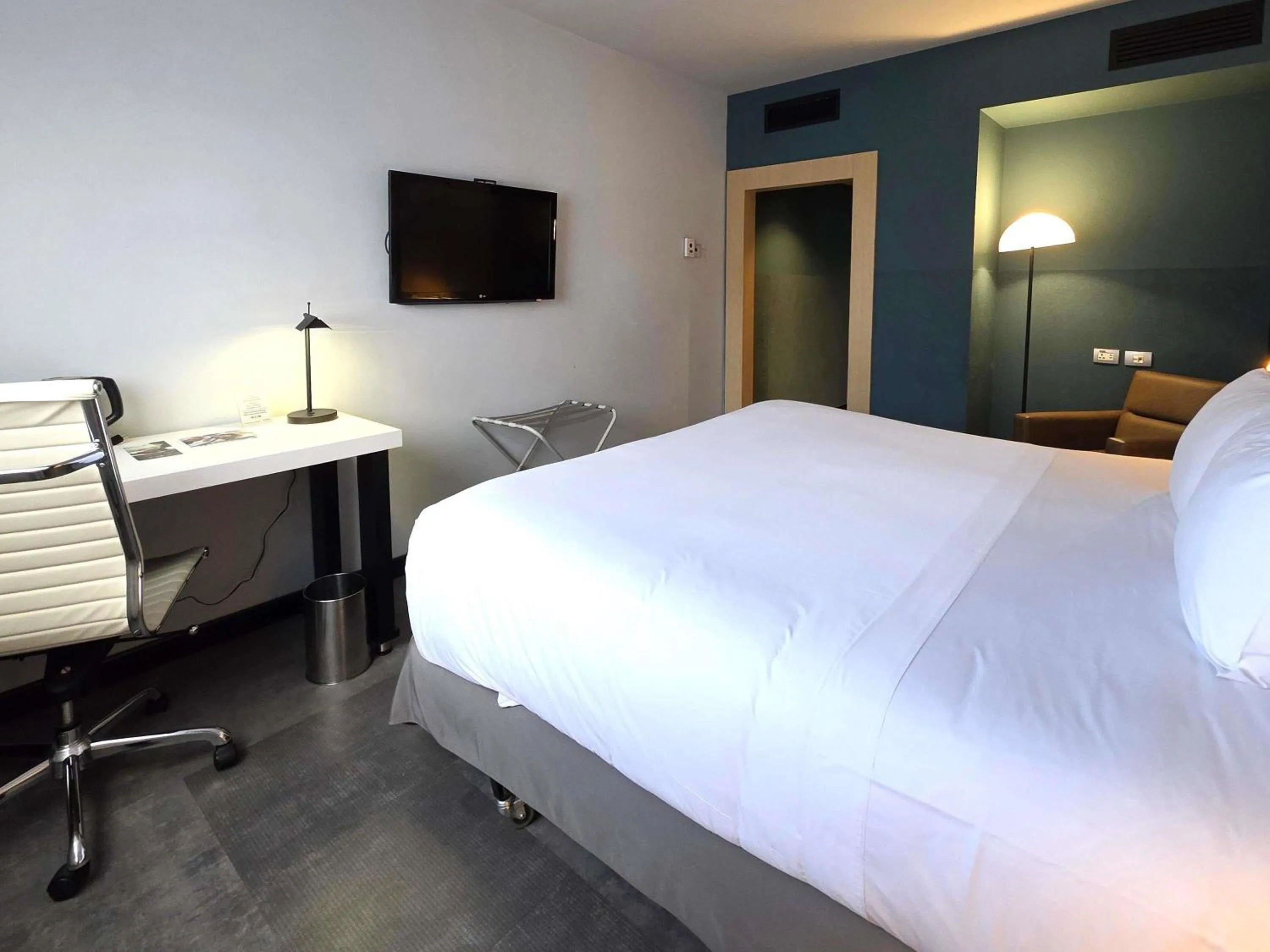 Bedroom, Bed in Novotel Bogota Parque 93