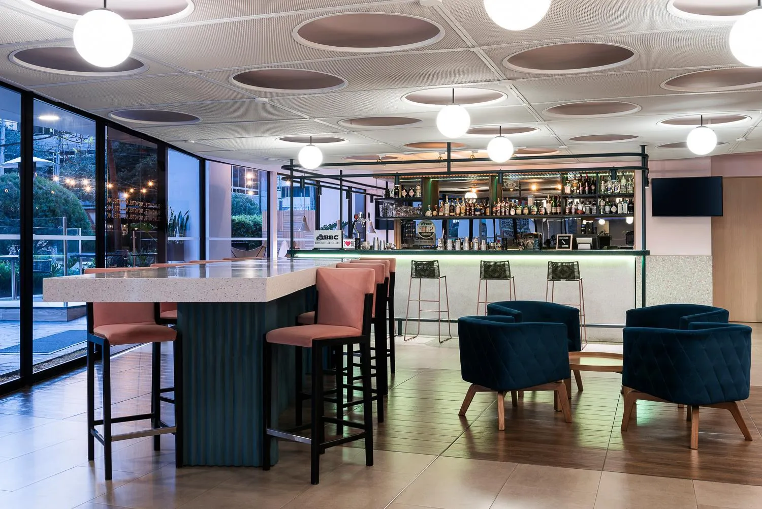 Lounge or bar in Novotel Bogota Parque 93