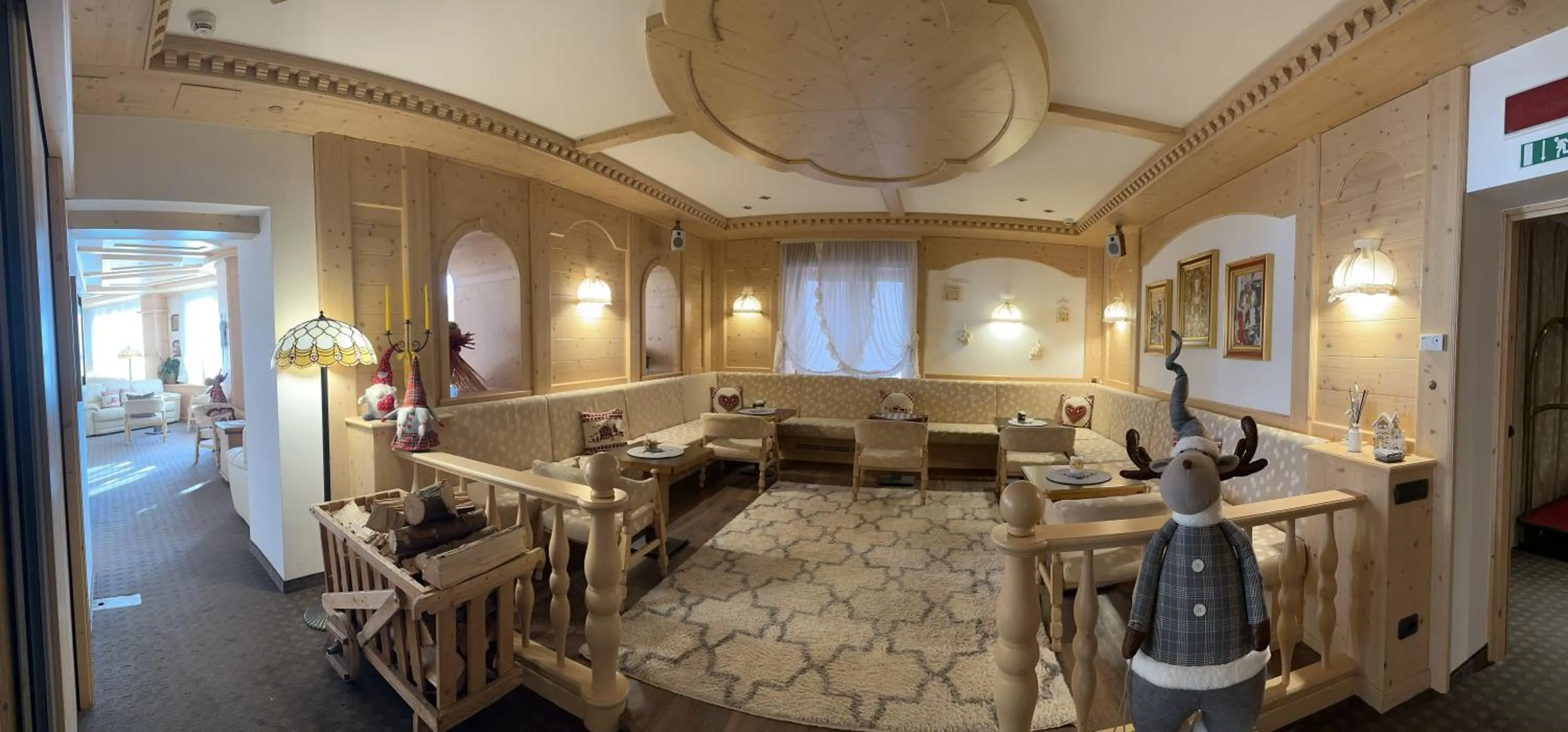 Communal lounge/ TV room in Folgaria Post Hotel