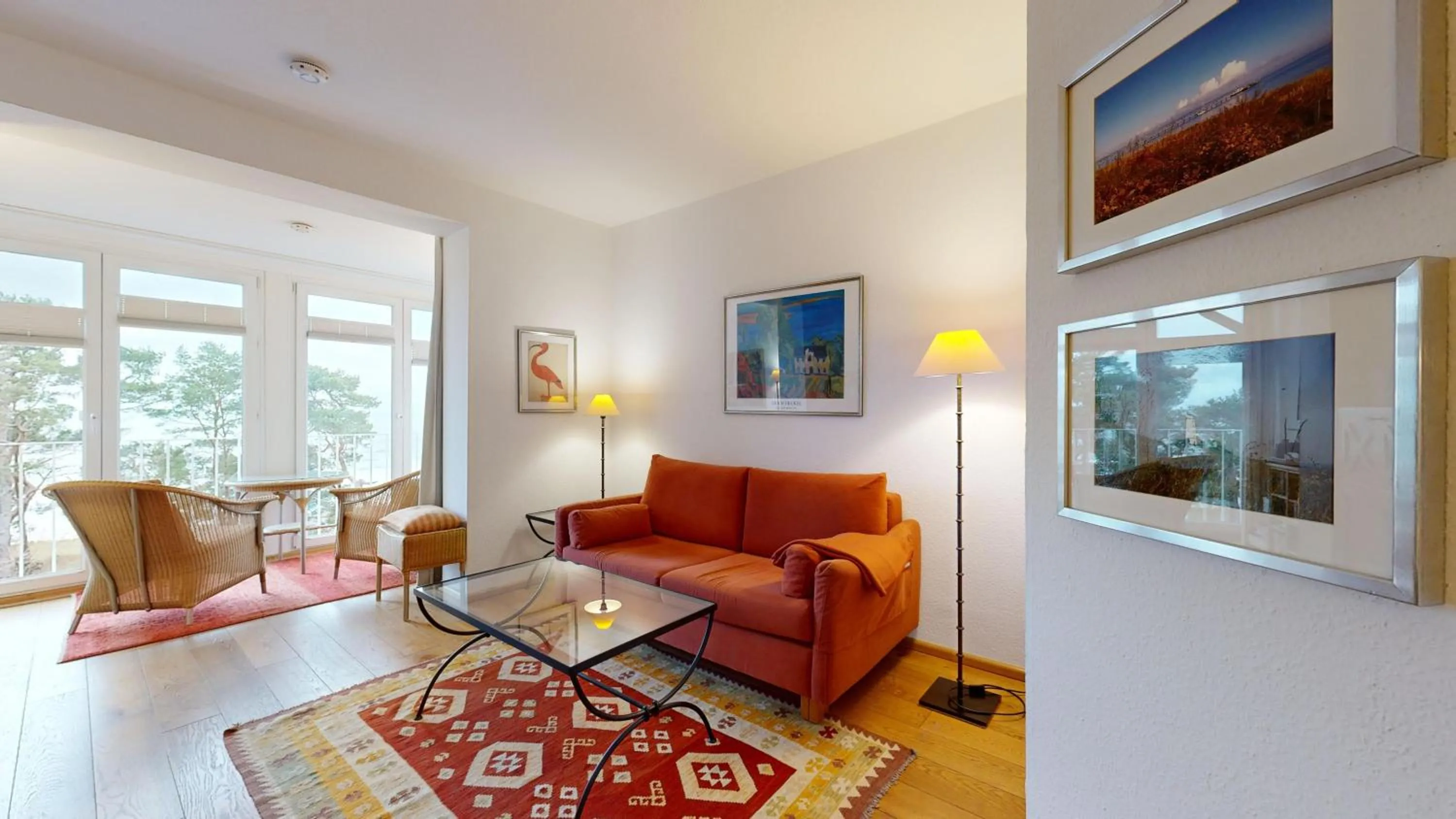Living room in FeWo direkt am Strand mit Meerblick und Südbalkon, Villa Freia 27, Binz