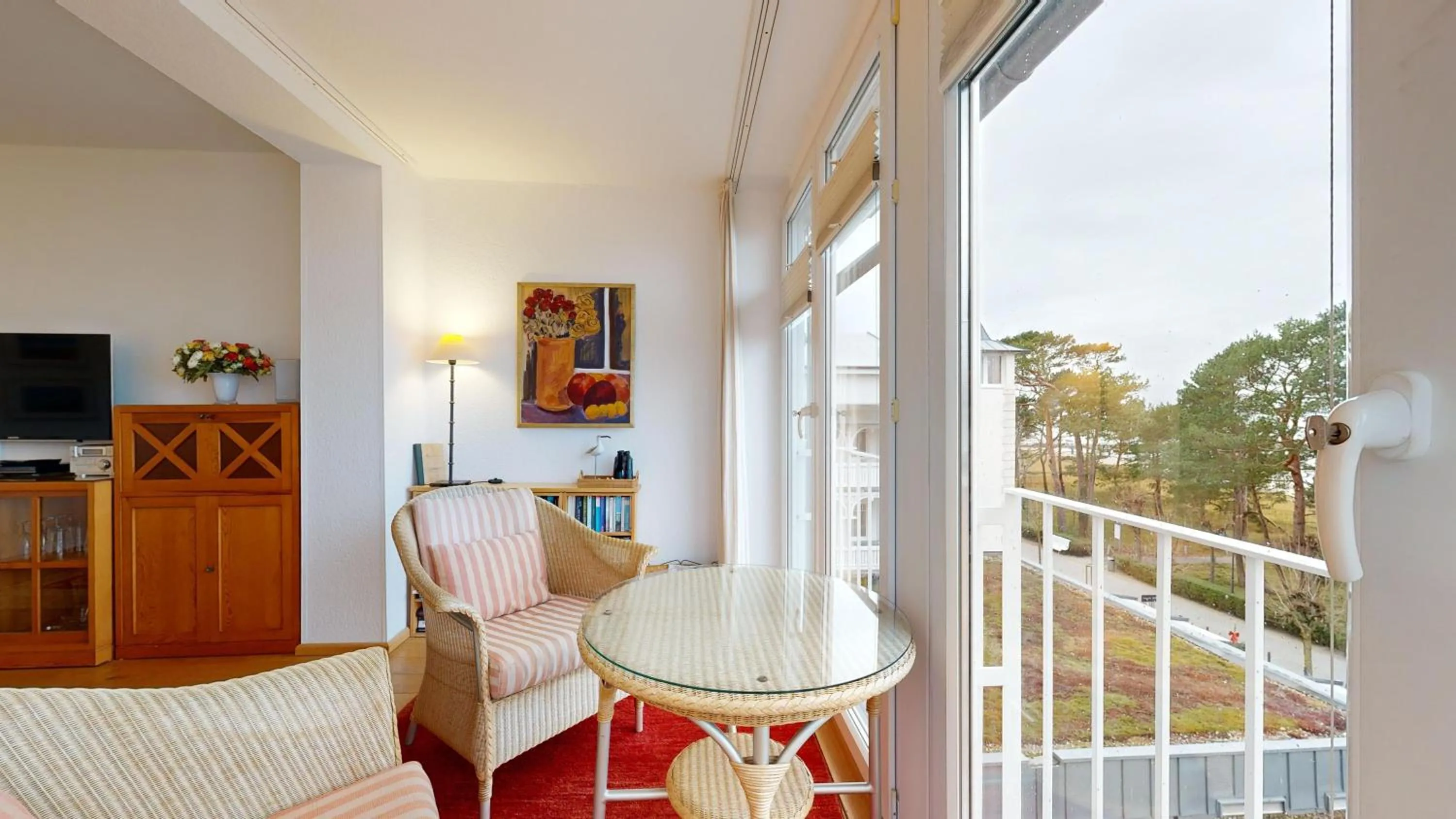 Living room in FeWo direkt am Strand mit Meerblick und Südbalkon, Villa Freia 27, Binz