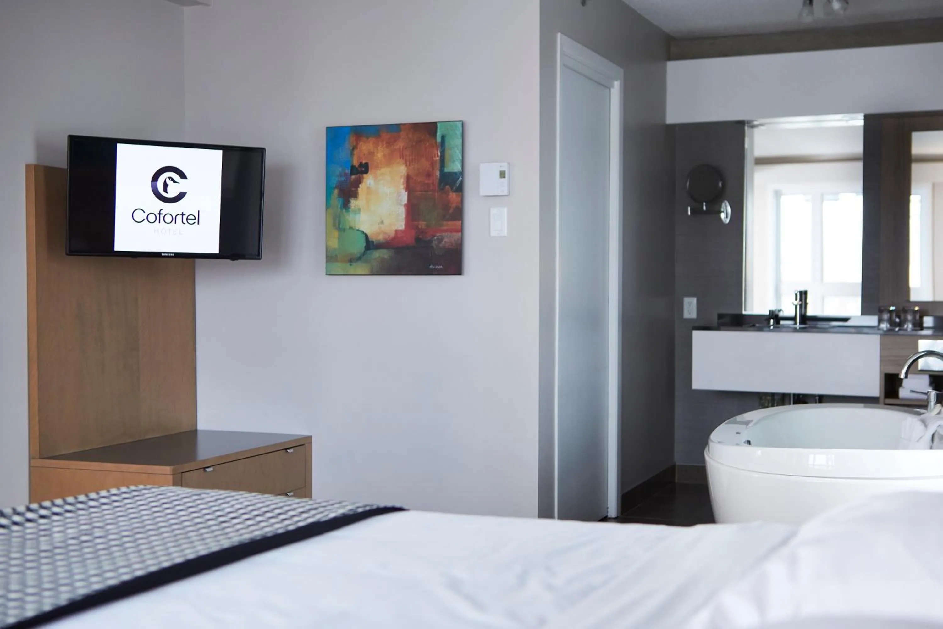 TV and multimedia, Bed in Hôtel Cofortel