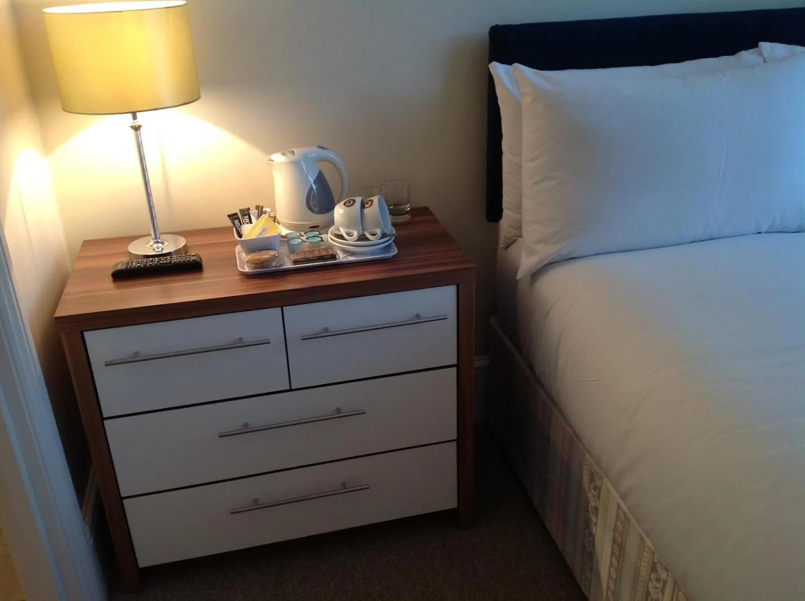 Bedroom, Bed in The Stag Enfield