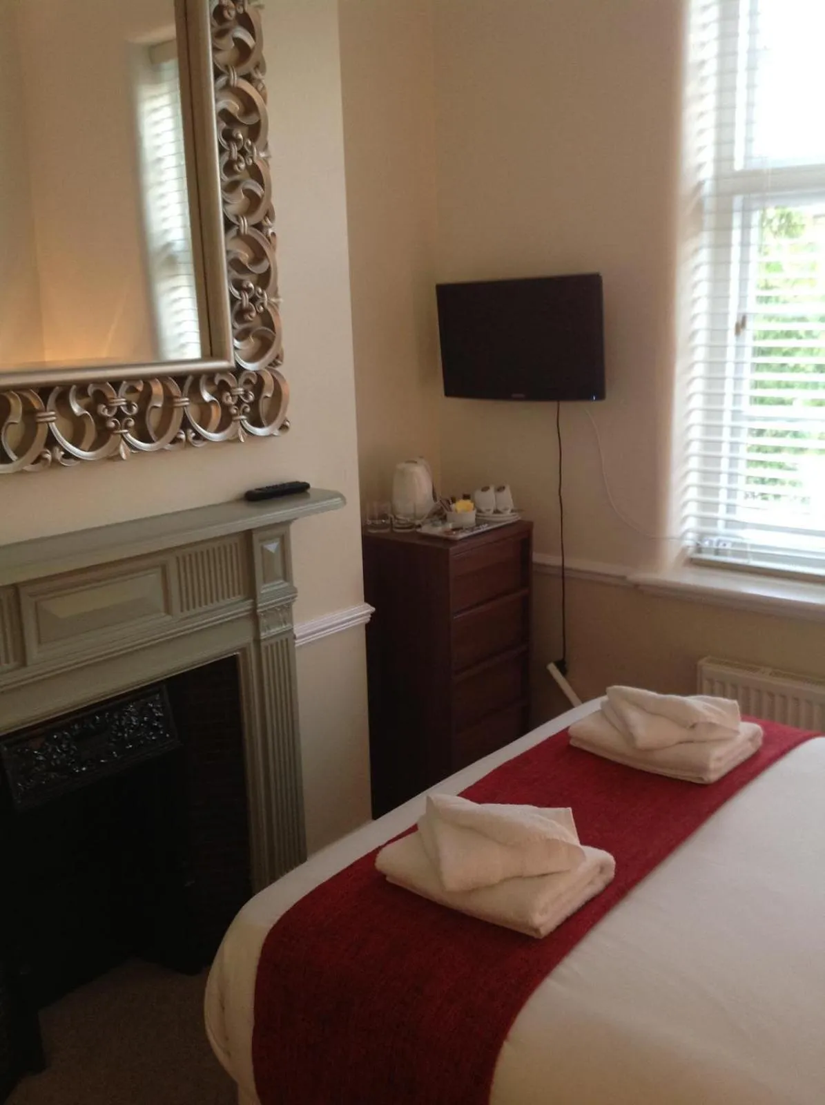 Bedroom, Bed in The Stag Enfield